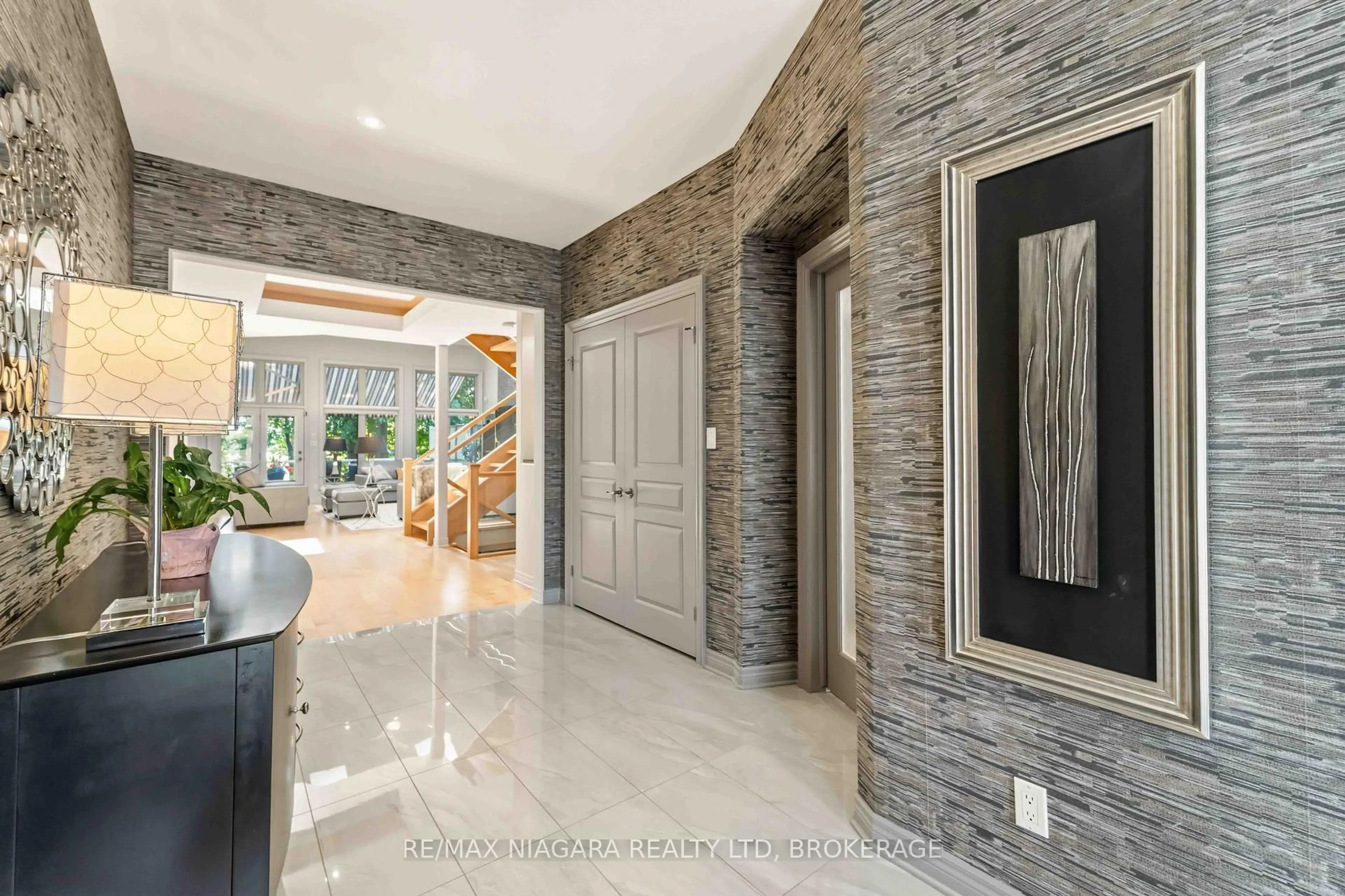 Indoor entryway for 35 Scullers Way #4, St. Catharines Ontario L2N 7S9