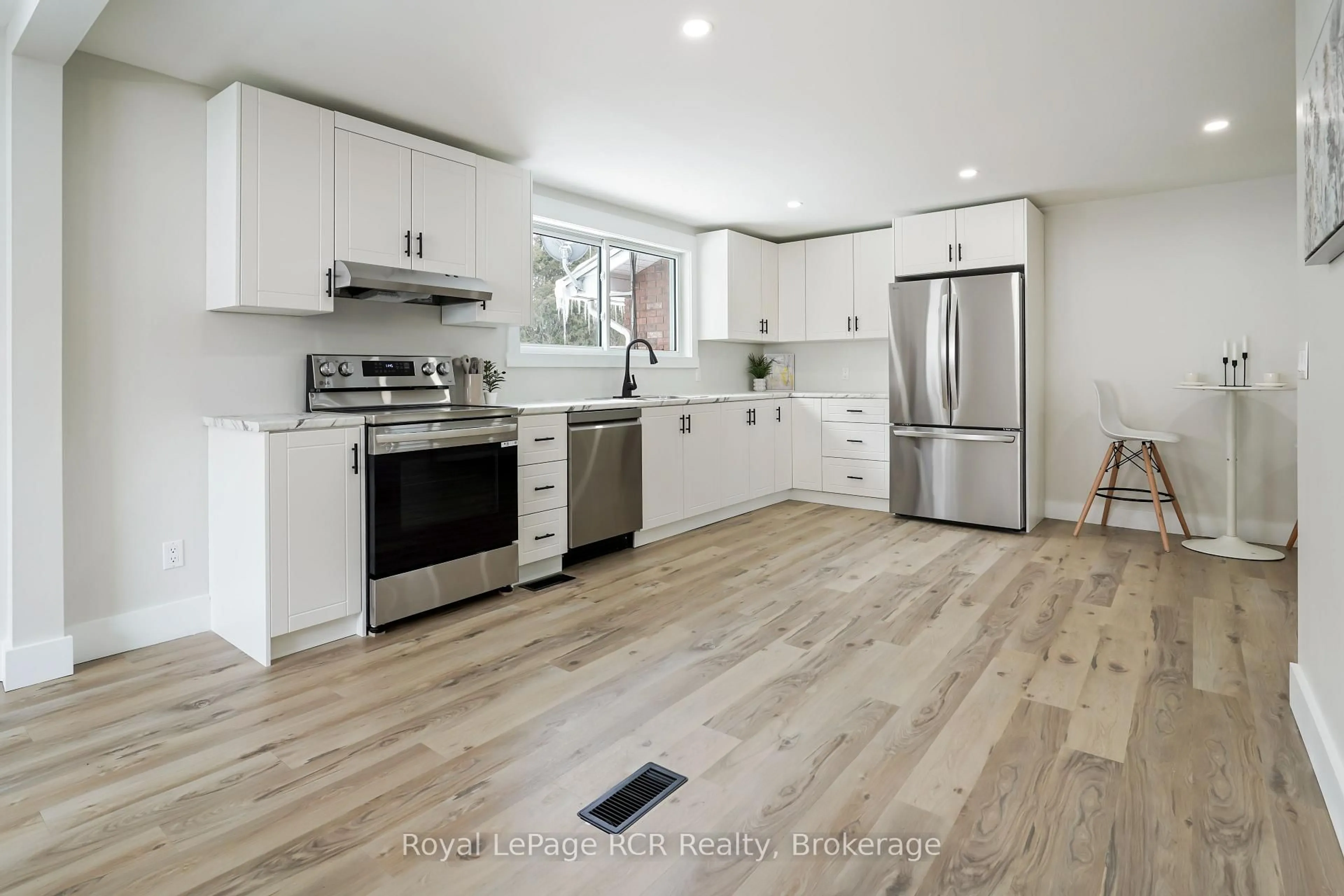 Open concept kitchen, unknown for 221 Queen St, Chatham-Kent Ontario N0P 1T0