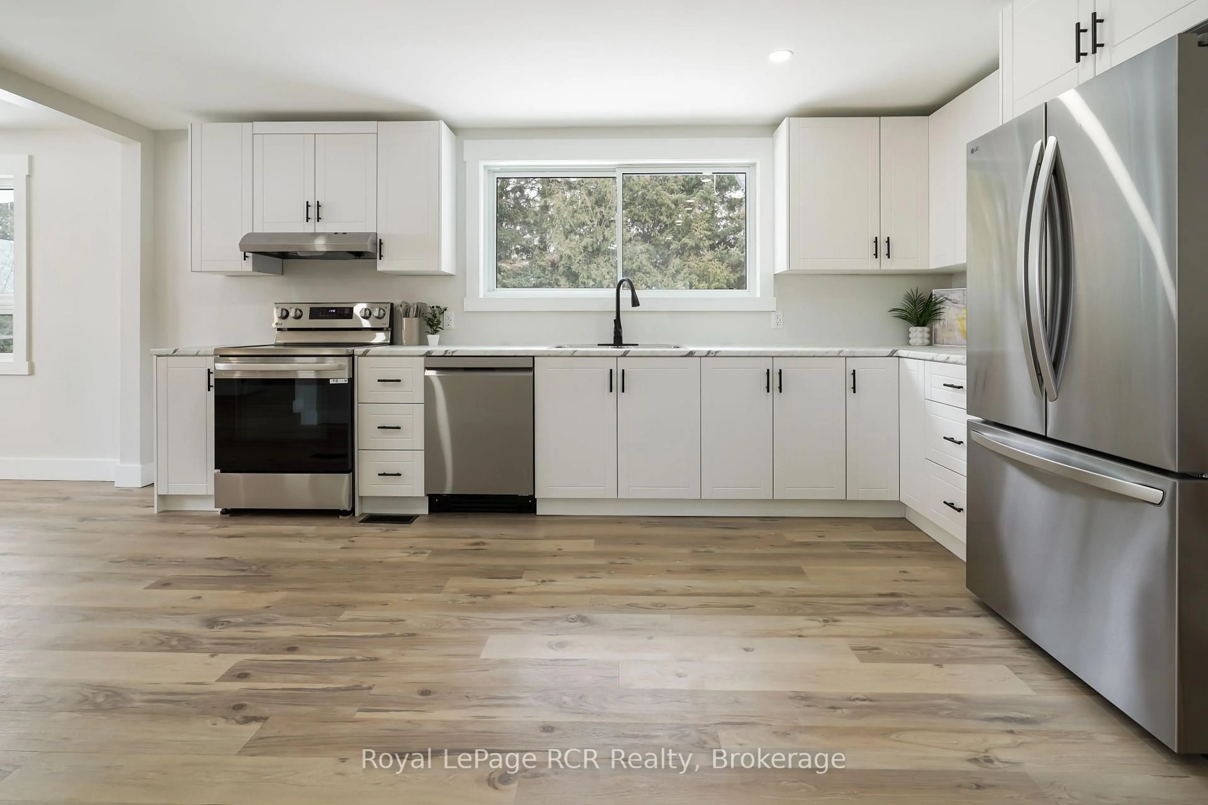 Open concept kitchen, wood/laminate floor for 221 Queen St, Chatham-Kent Ontario N0P 1T0