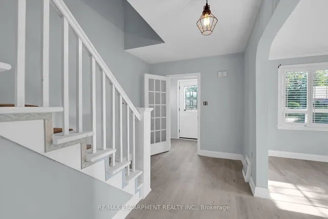 9 Arlington Ave, St. Catharines 3