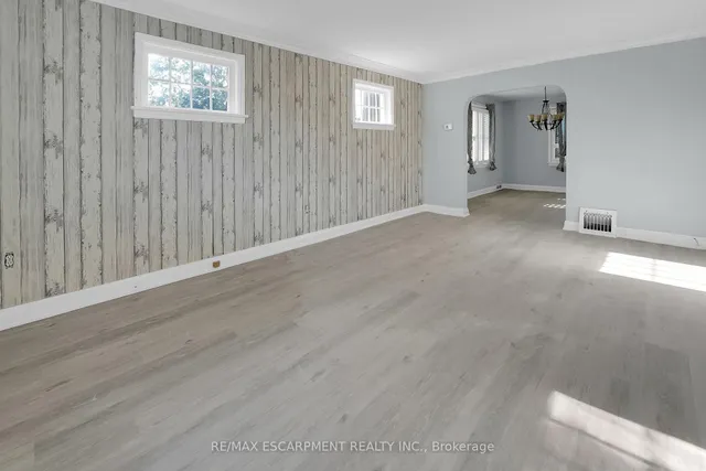 9 Arlington Ave, St. Catharines 5