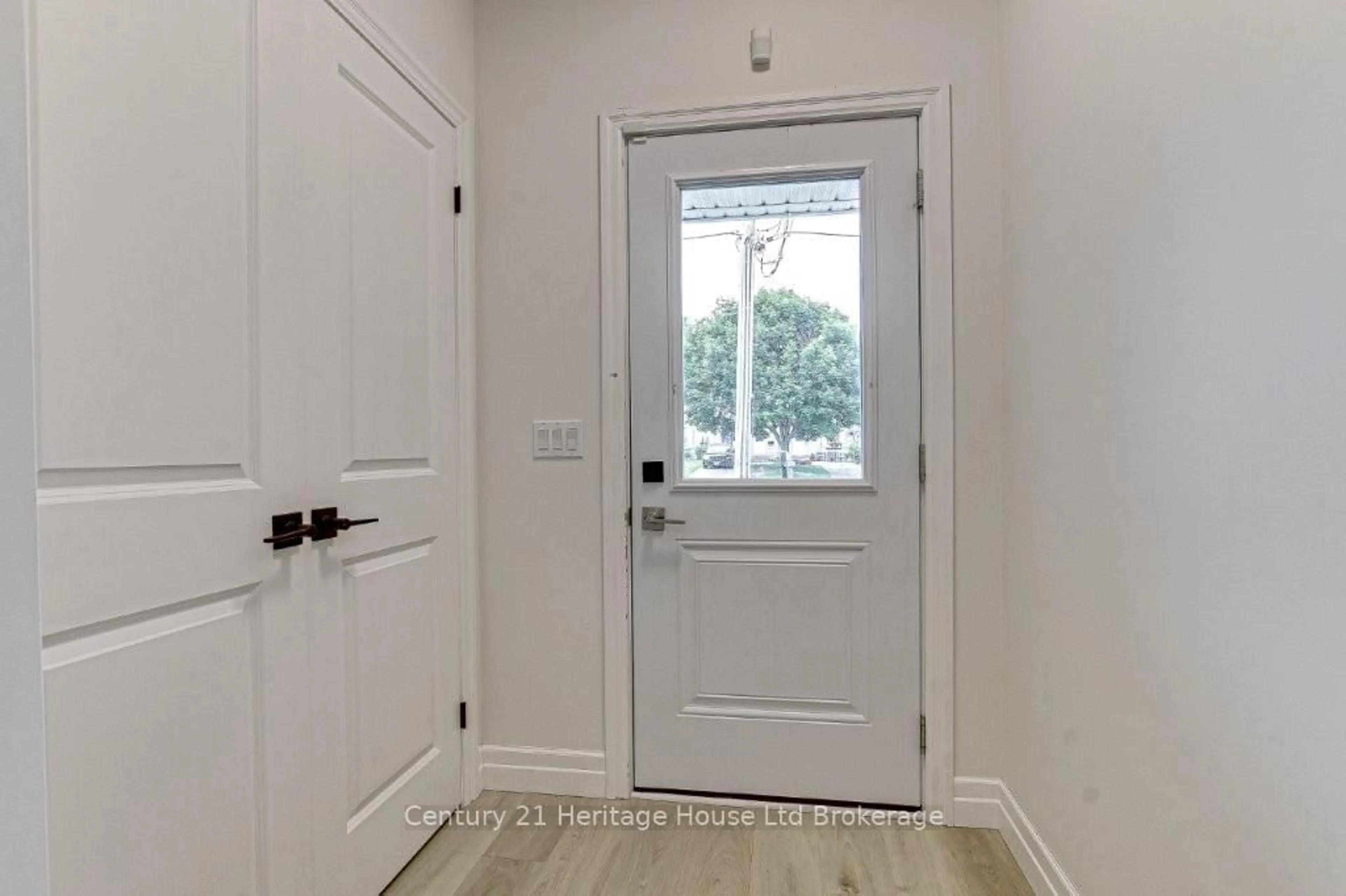 Indoor entryway for 50 Blandford St #2, Woodstock Ontario N4S 7H6