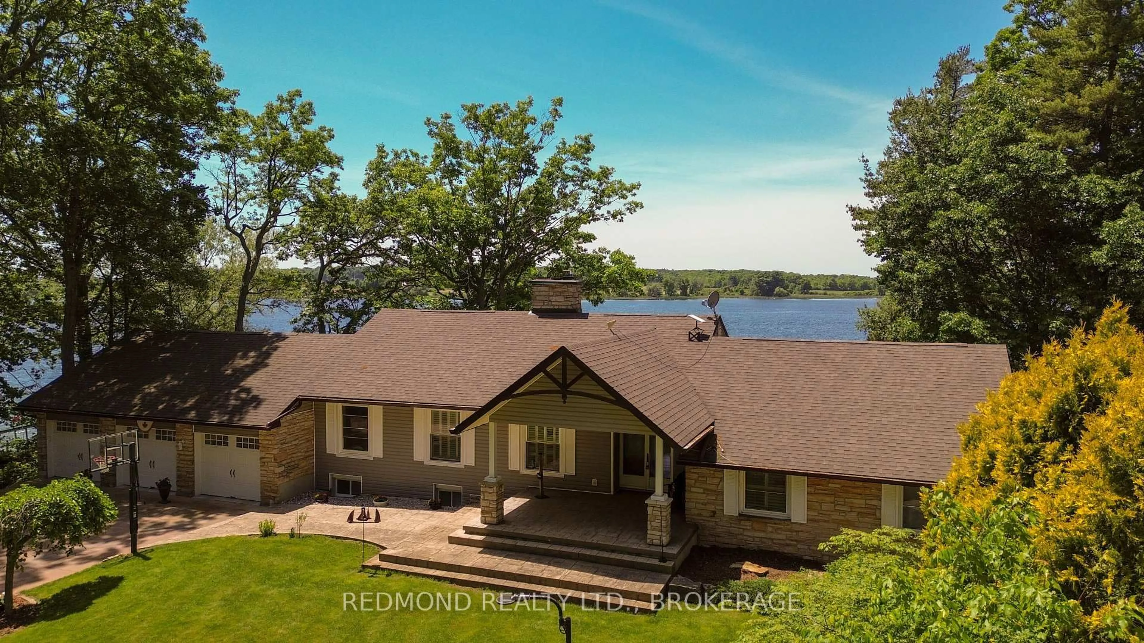 A pic from outside/outdoor area/front of a property/back of a property/a pic from drone, water/lake/river/ocean view for 333 Howe Island Ferry Rd, Front of Leeds & Seeleys Bay Ontario K7G 2V5