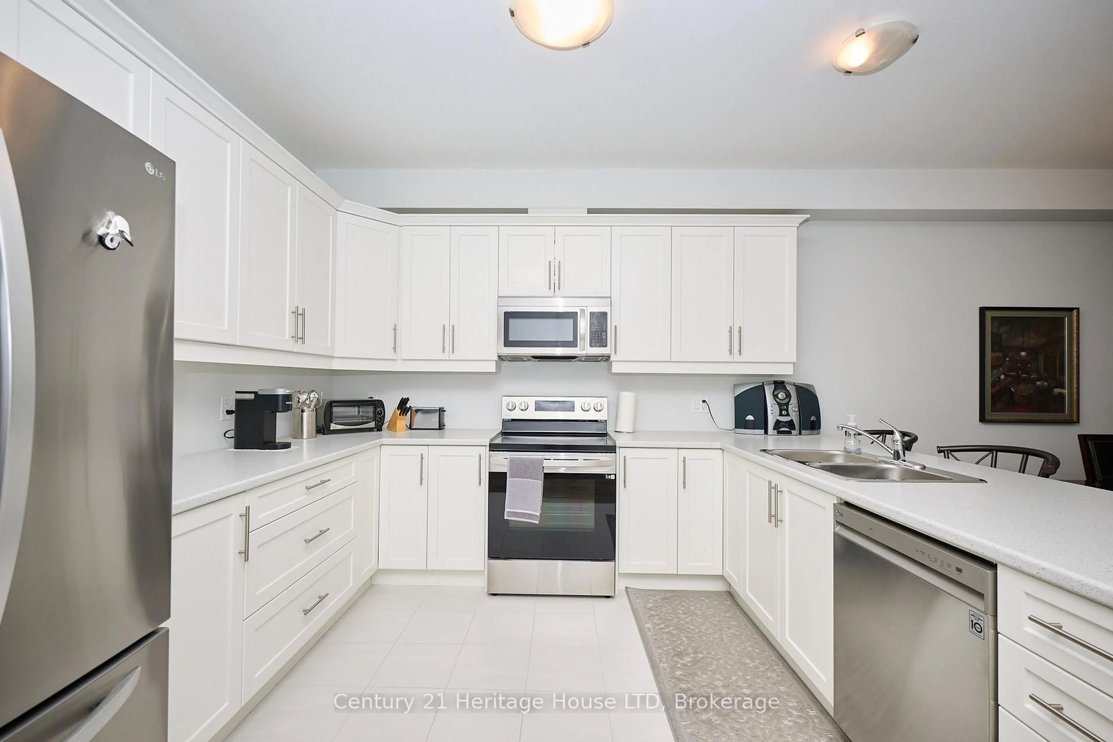 Standard kitchen, ceramic/tile floor for 427 Williams Cres, Fort Erie Ontario L2A 4P6