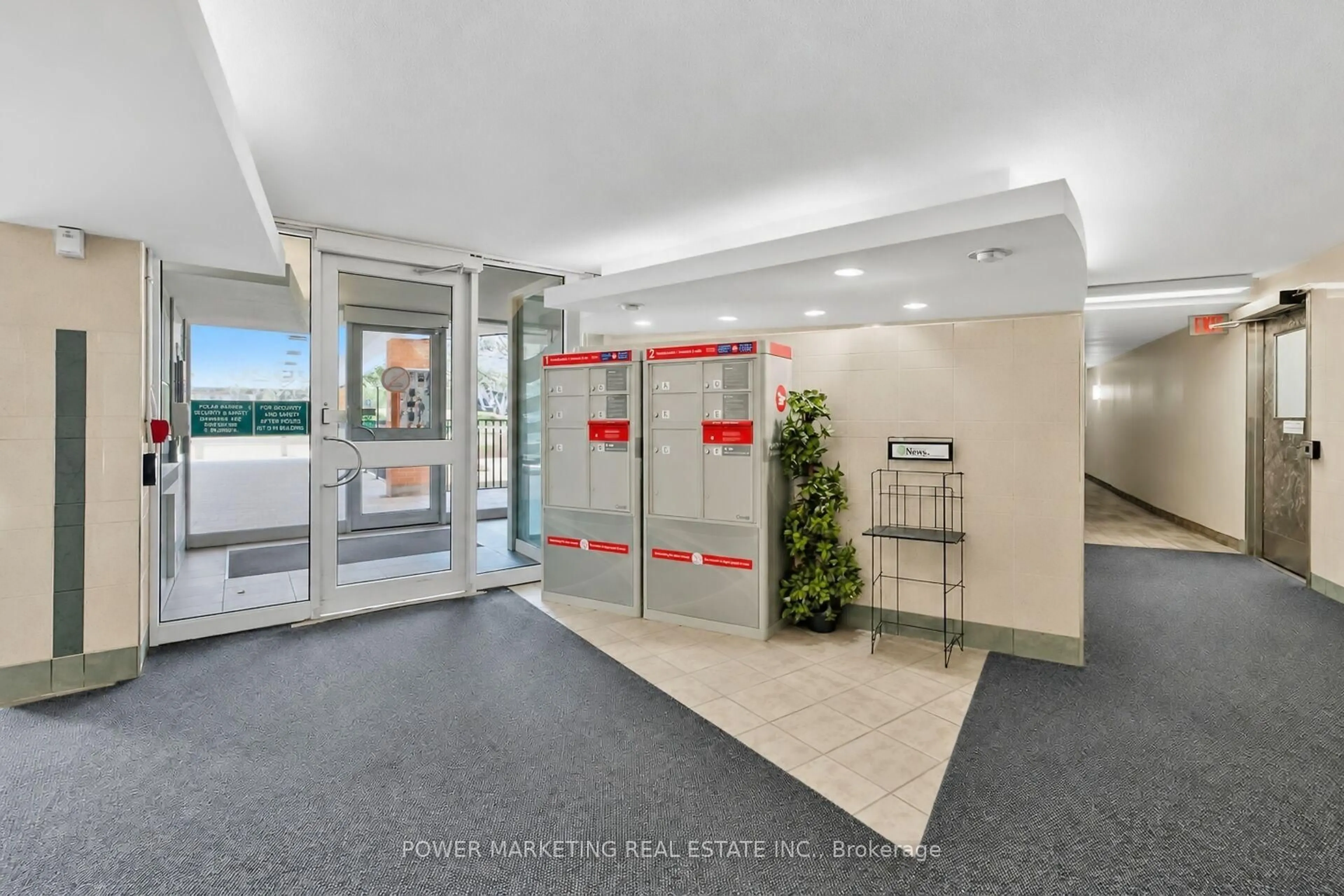 Indoor foyer for 2020 JASMINE Cres #810, Ottawa Ontario K1J 8K5