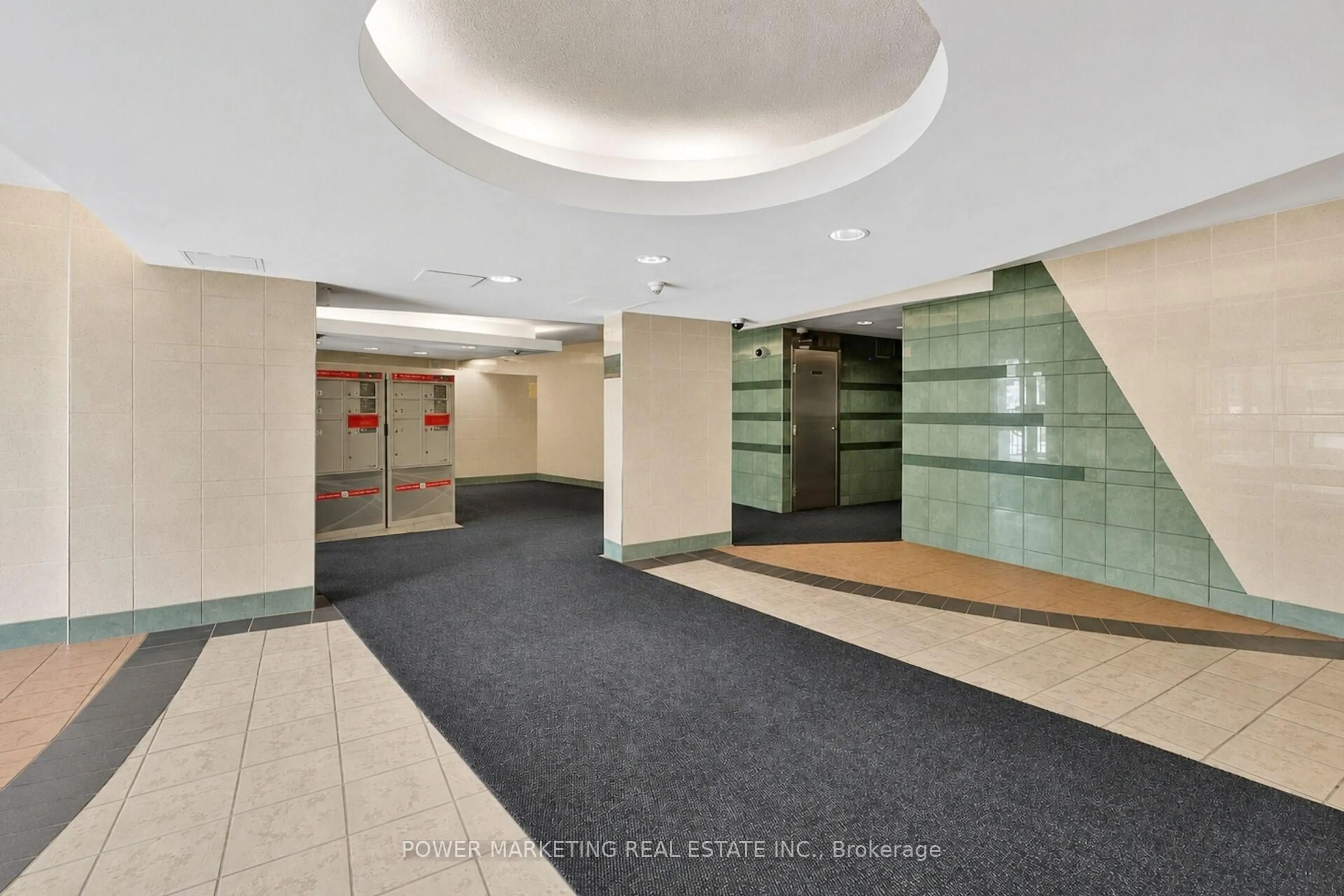 Indoor foyer for 2020 JASMINE Cres #810, Ottawa Ontario K1J 8K5
