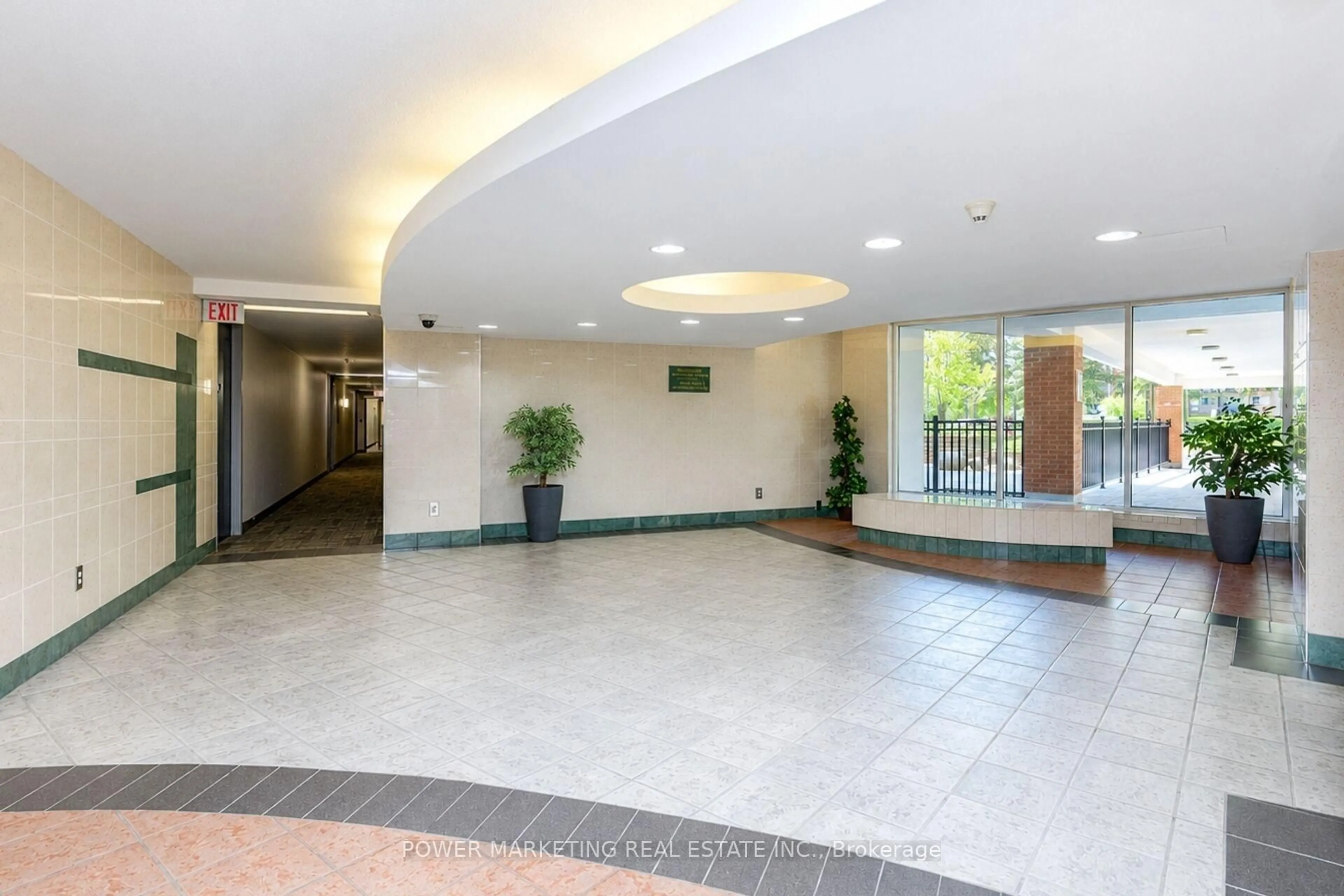 Indoor foyer for 2020 JASMINE Cres #810, Ottawa Ontario K1J 8K5