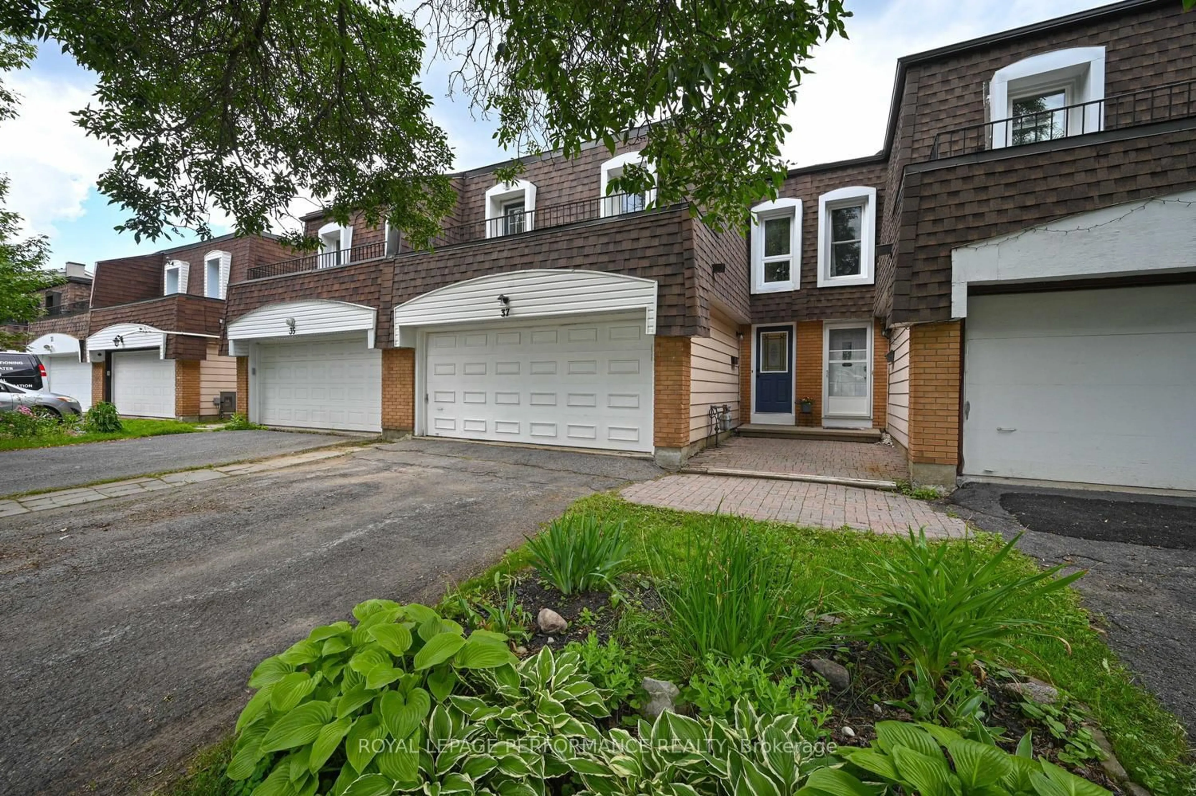 Unknown for 37 Oberon St, Ottawa Ontario K2H 7X6