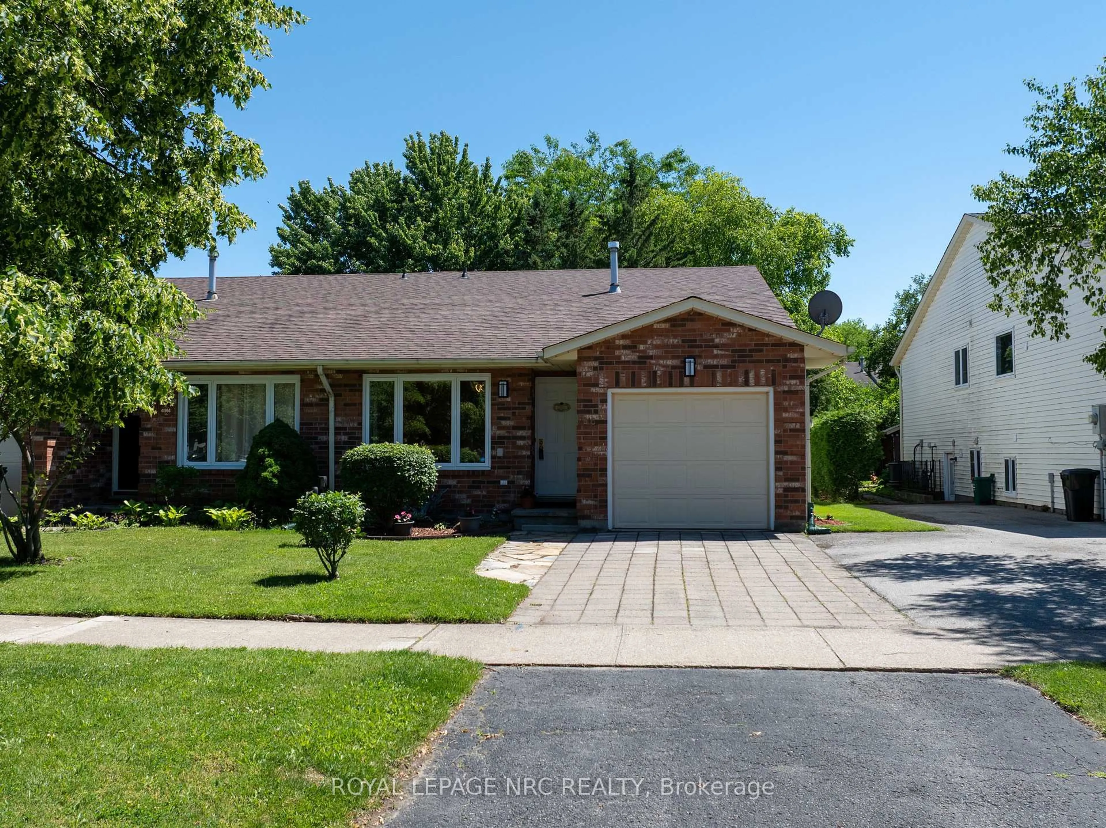 Home with brick exterior material, street for 4916 Homestead Dr, Lincoln Ontario L3J 0C4