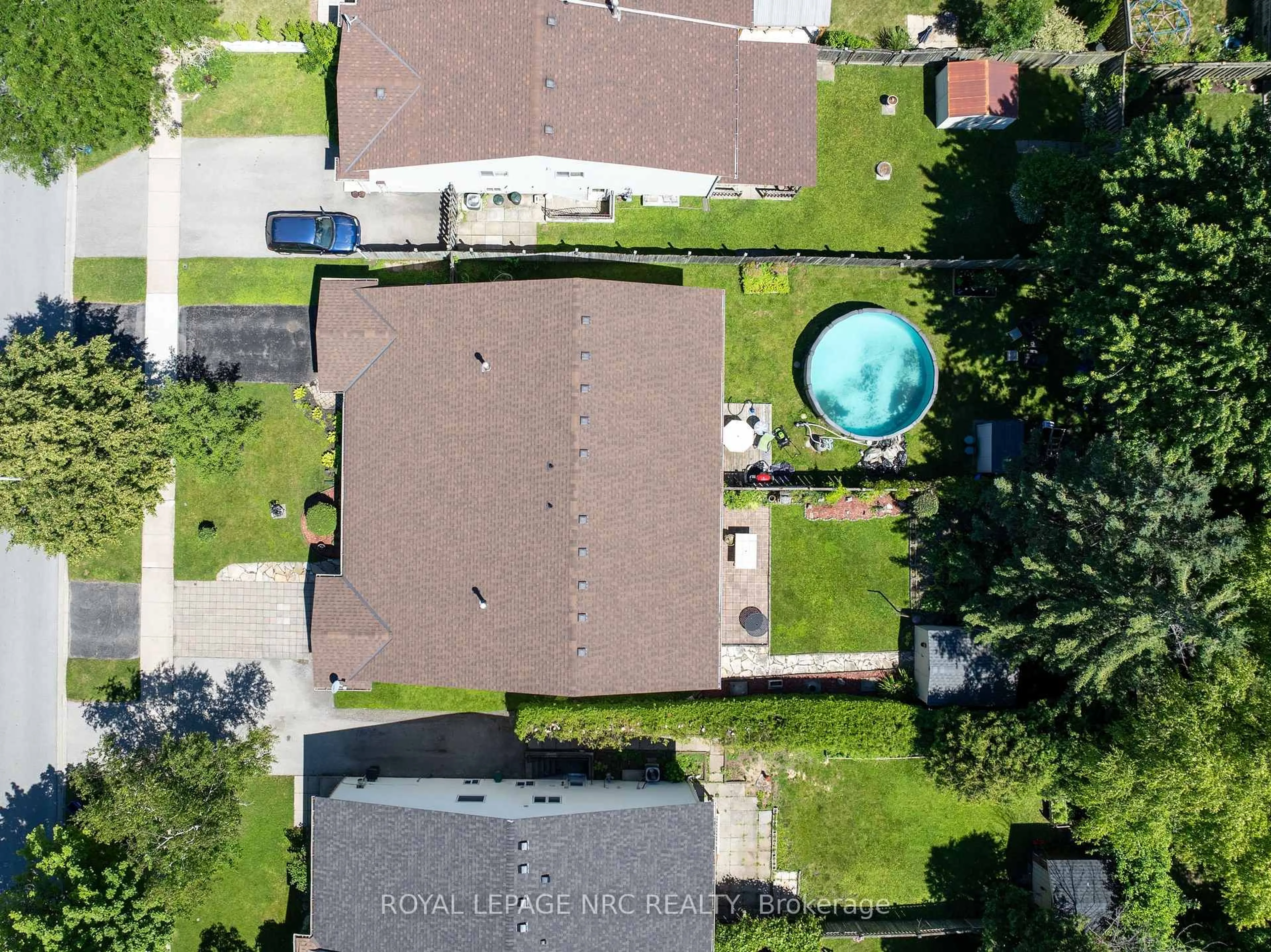 A pic from outside/outdoor area/front of a property/back of a property/a pic from drone, street for 4916 Homestead Dr, Lincoln Ontario L3J 0C4