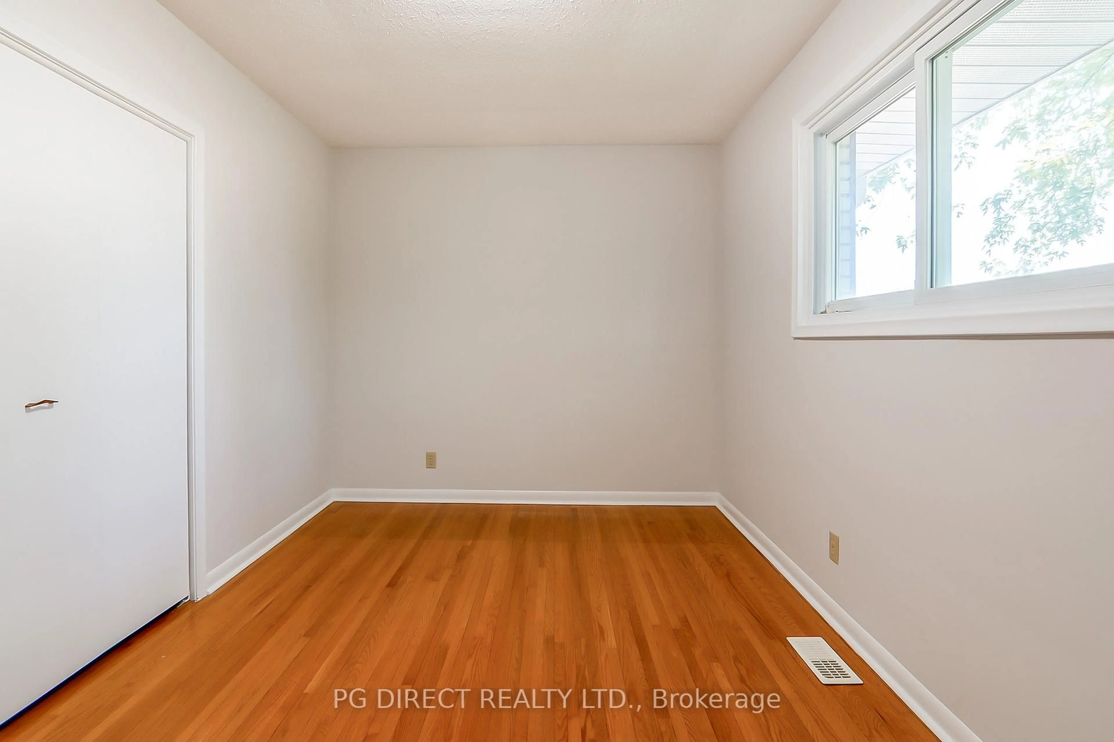 A pic of a room for 12 Belvedere Rd, Quinte West Ontario K8V 4A7