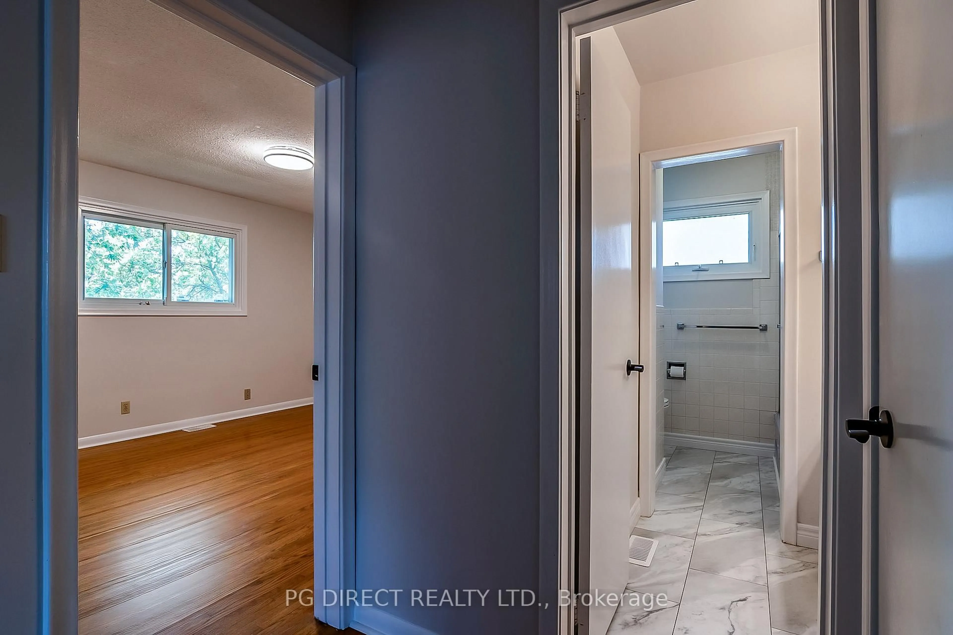 Indoor entryway for 12 Belvedere Rd, Quinte West Ontario K8V 4A7