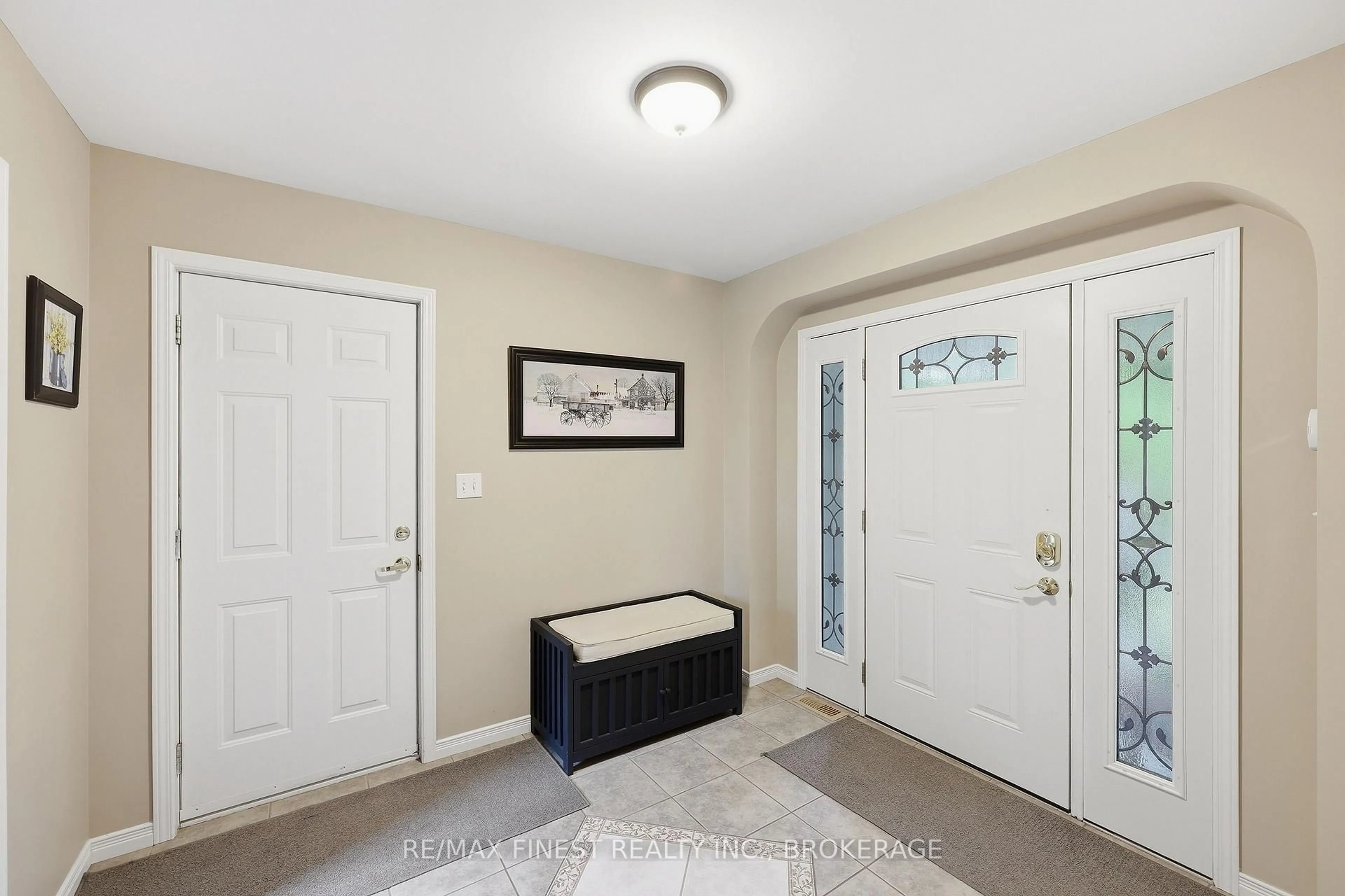 Indoor entryway for 147 Selton Rd, Leeds and the Thousand Islands Ontario K0E 1L0
