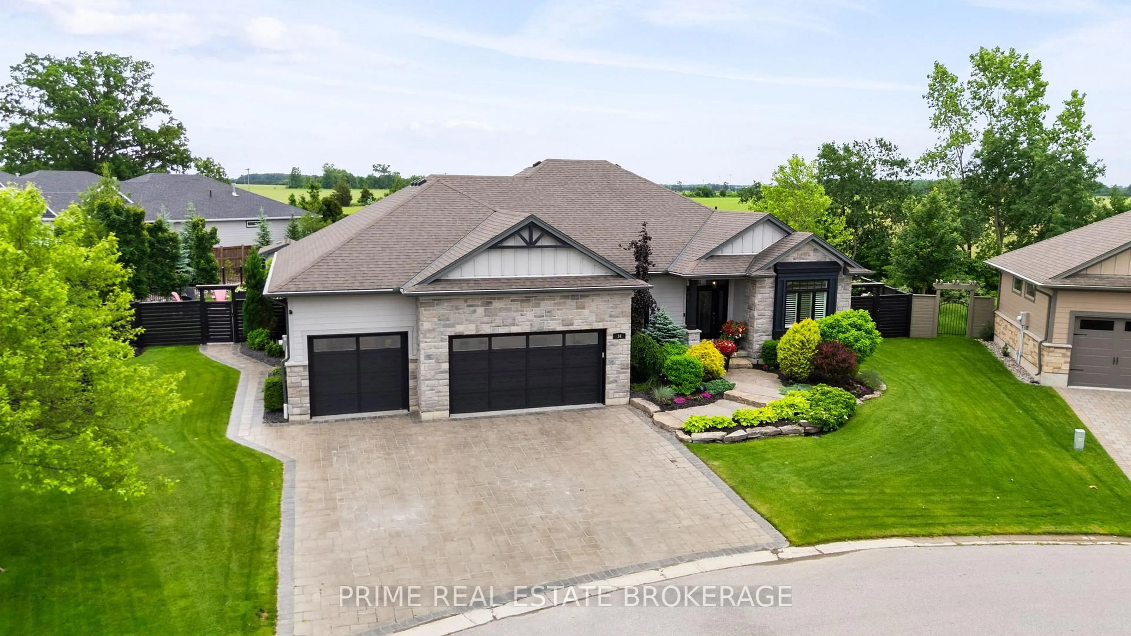 A pic from outside/outdoor area/front of a property/back of a property/a pic from drone, street for 34 Erin Pl, Lambton Shores Ontario N0M 1T0
