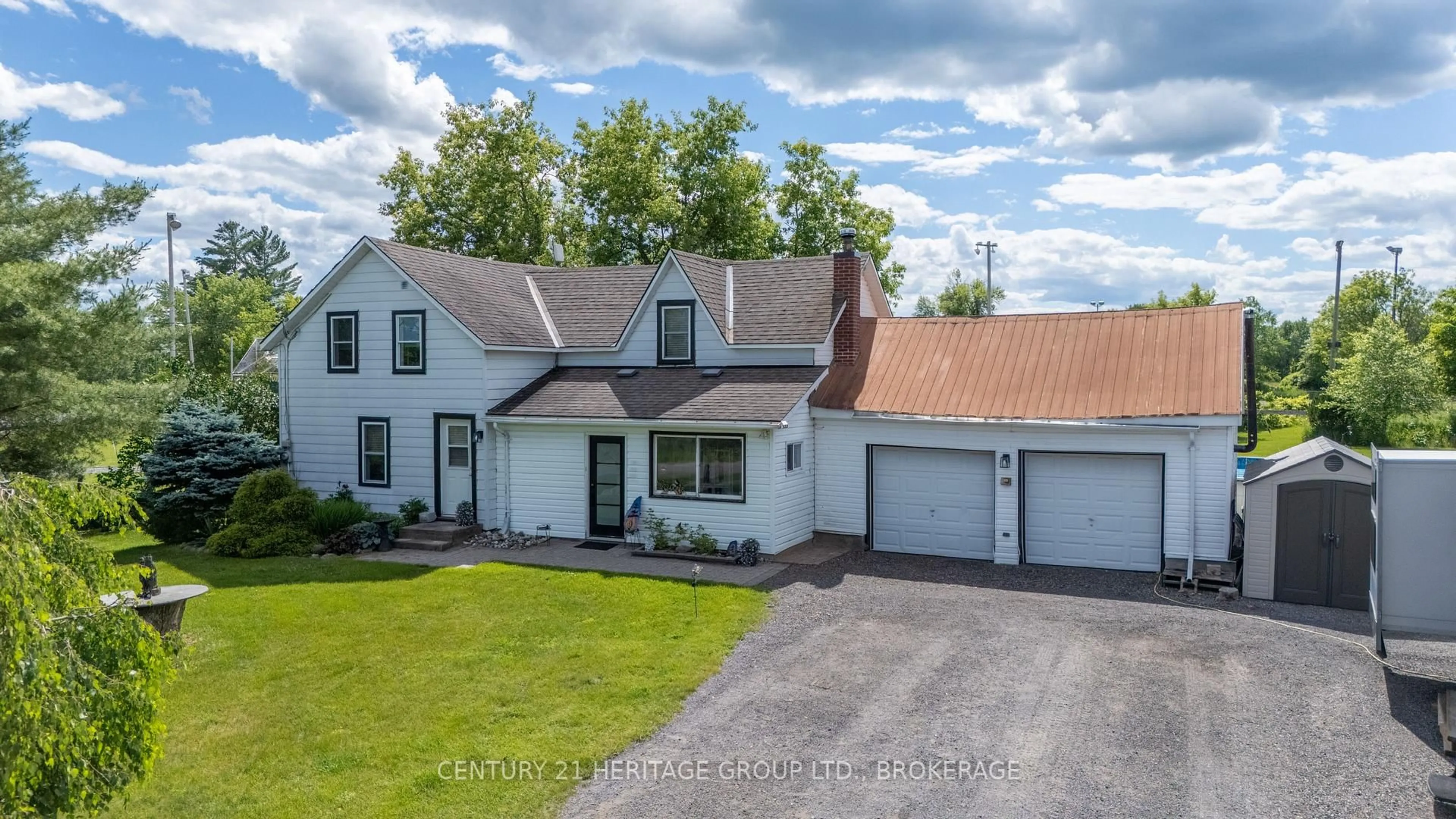 A pic from outside/outdoor area/front of a property/back of a property/a pic from drone, street for 4470 Verona Sand Rd, Verona Ontario K0H 2W0