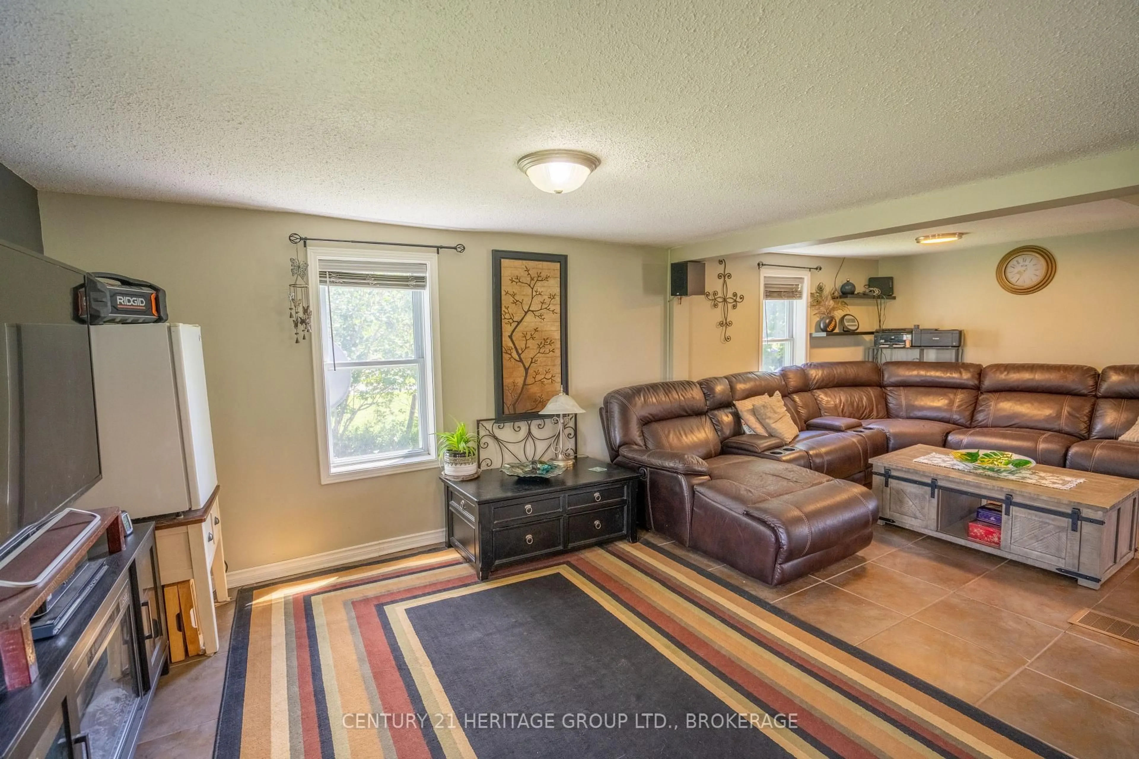 Living room with furniture, unknown for 4470 Verona Sand Rd, Verona Ontario K0H 2W0
