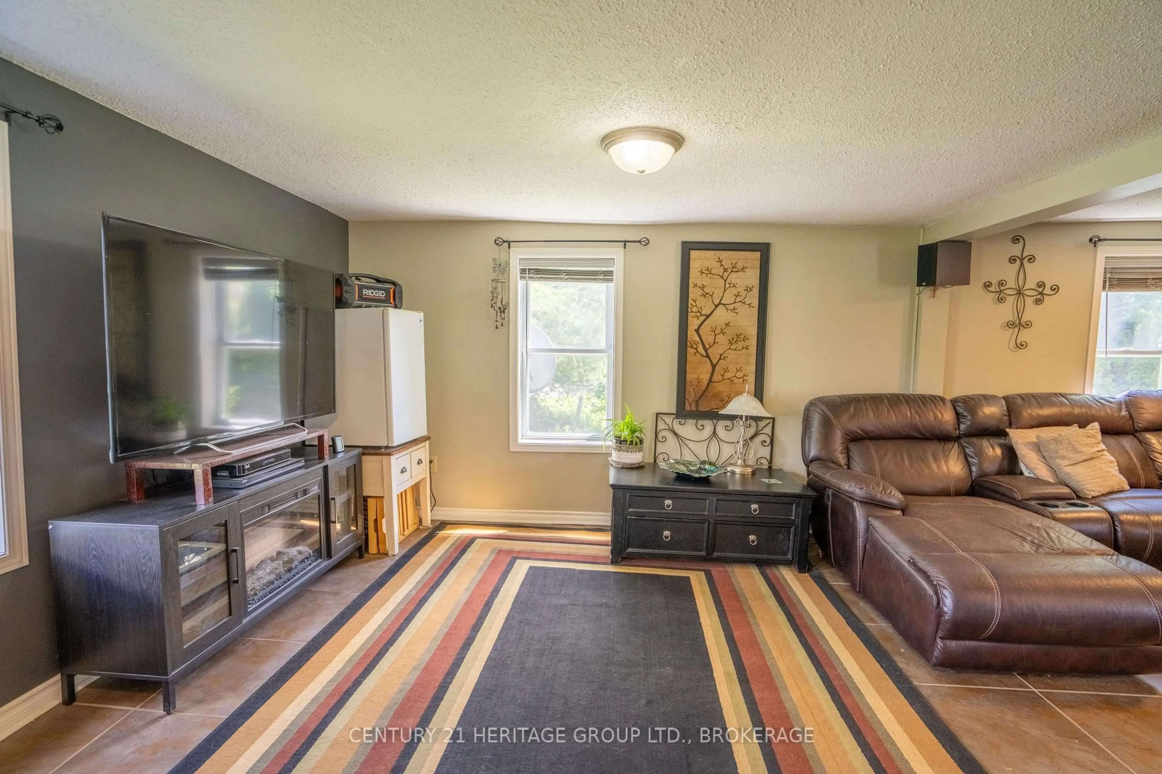 Living room with furniture, unknown for 4470 Verona Sand Rd, Verona Ontario K0H 2W0