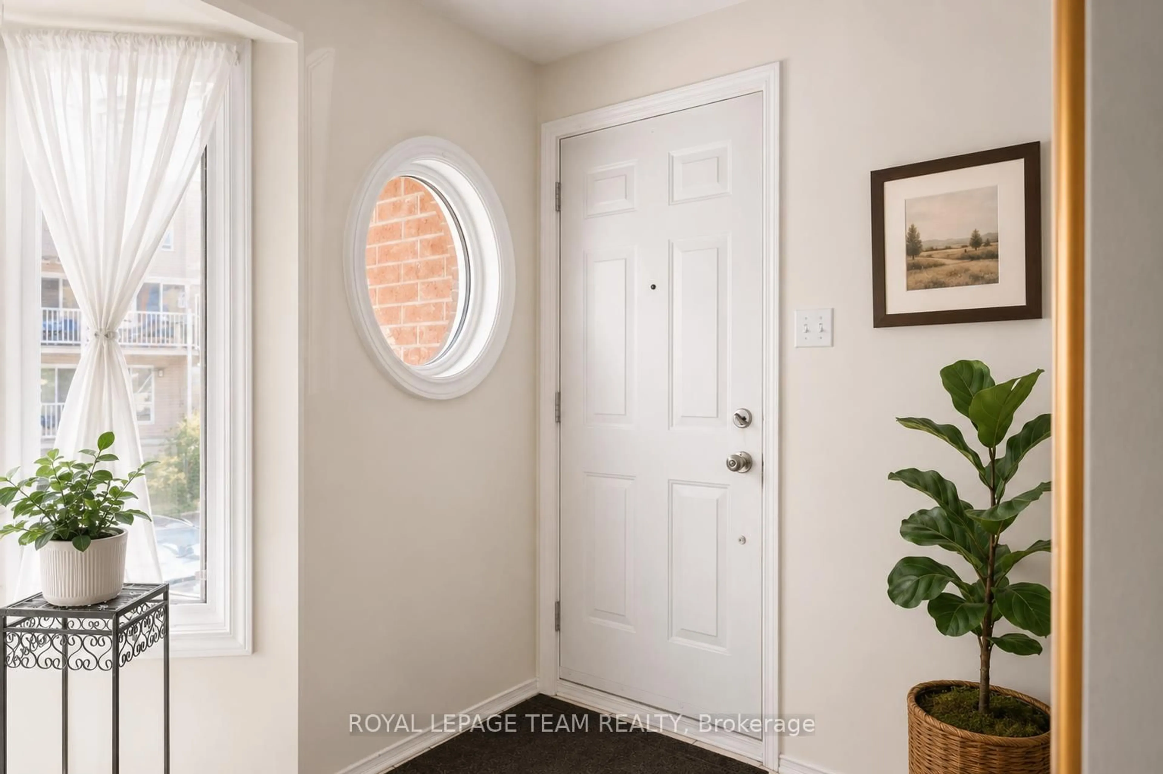 Indoor entryway for 1108 Gablefield Private #20, Ottawa Ontario K1J 1E3