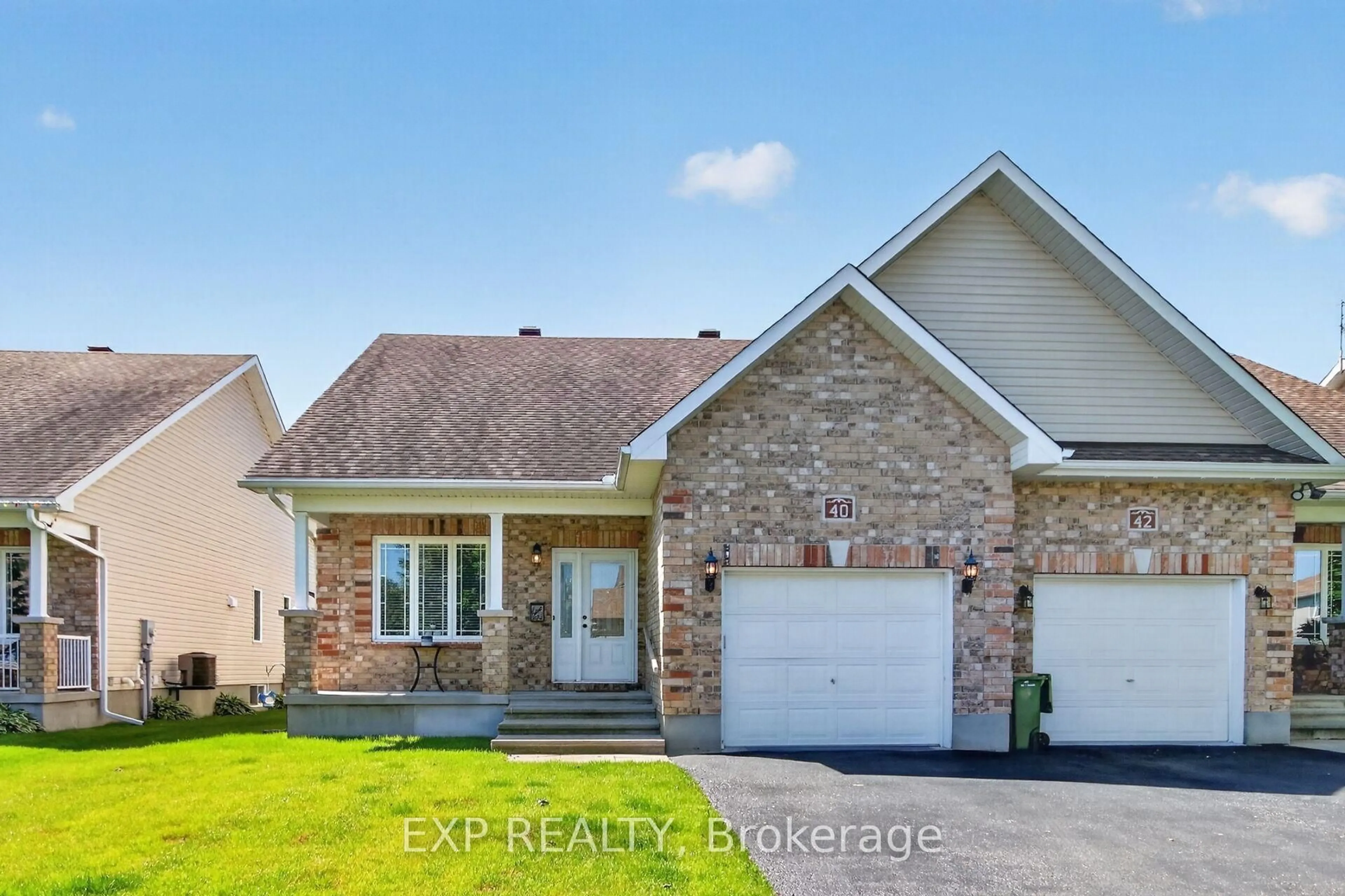 Home with brick exterior material, street for 40 Gaslight Way, Russell Ontario K4R 0B1