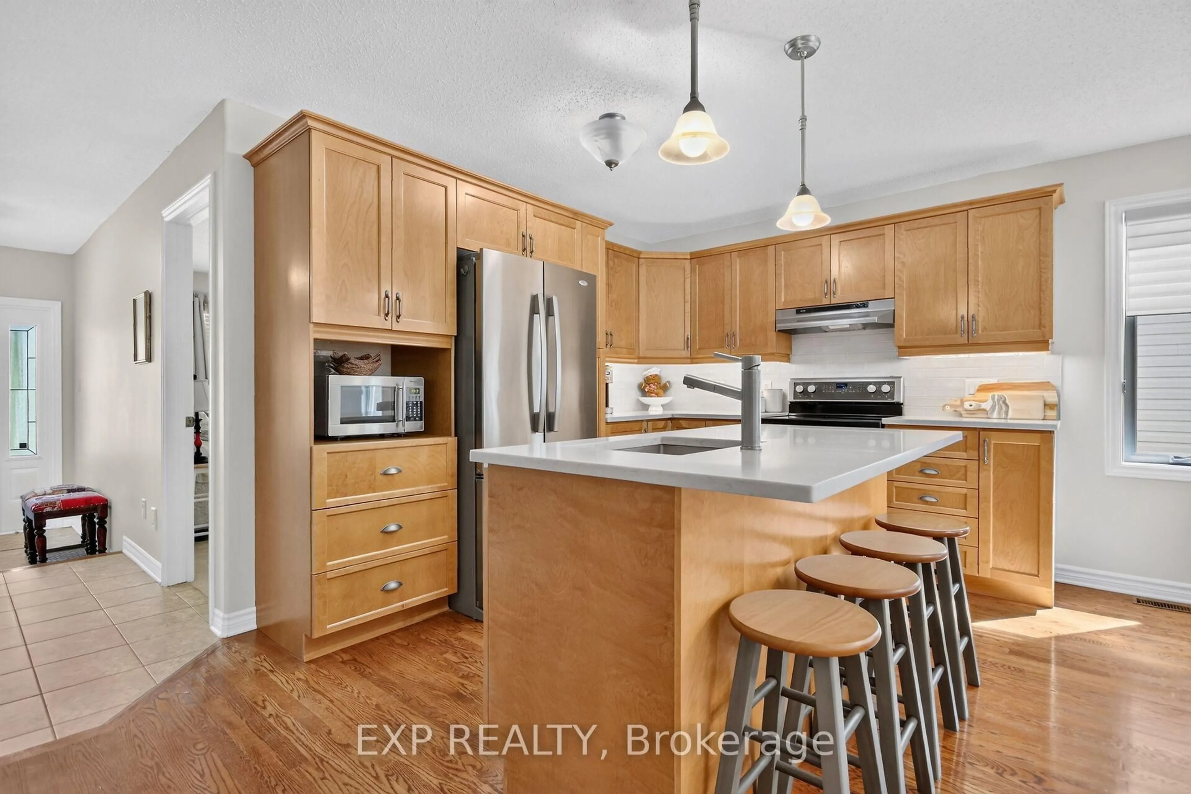 Open concept kitchen, unknown for 40 Gaslight Way, Russell Ontario K4R 0B1