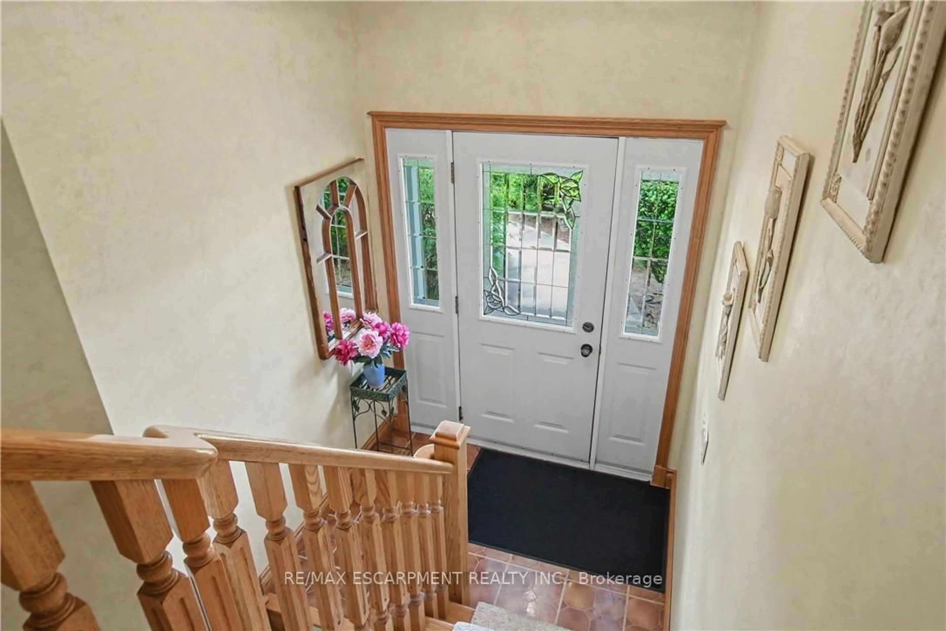 Indoor entryway for 5 Unity Side Rd, Haldimand Ontario N3W 1Y1