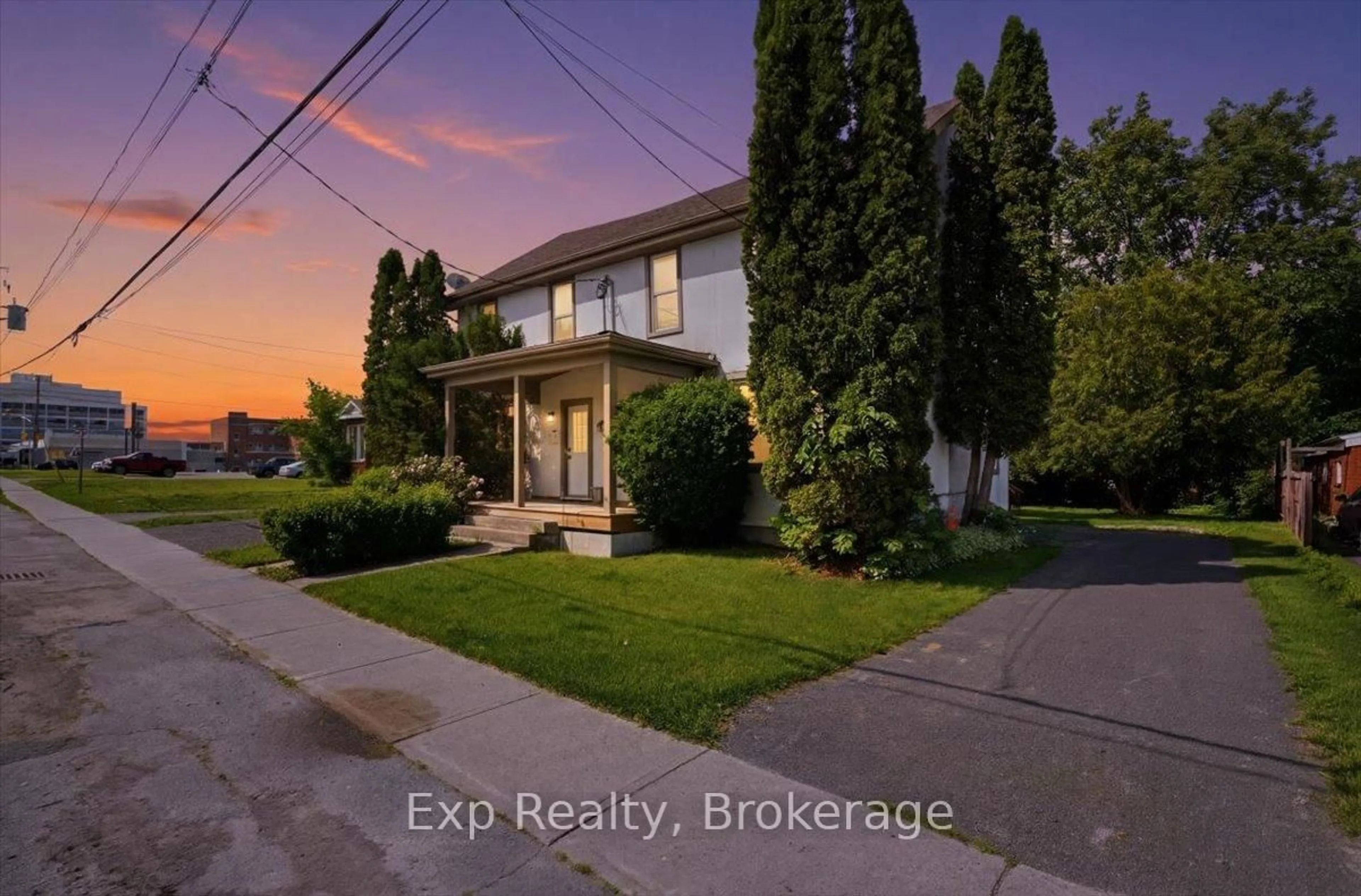 A pic from outside/outdoor area/front of a property/back of a property/a pic from drone, street for 130-132 MACDONALD Ave, Belleville Ontario K8N 3Y3