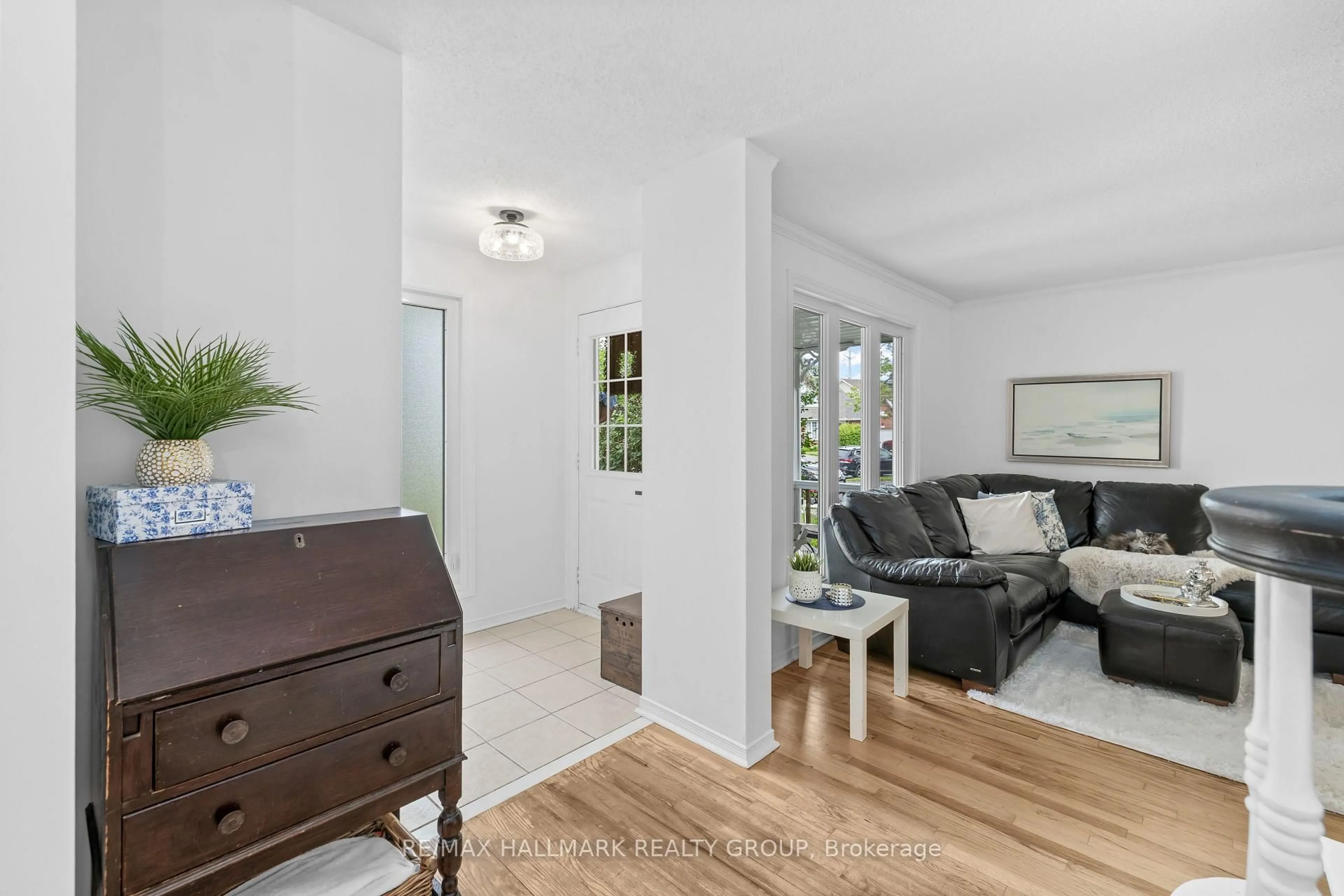 Indoor entryway for 652 Thicket Way, Ottawa Ontario K4A 3A7