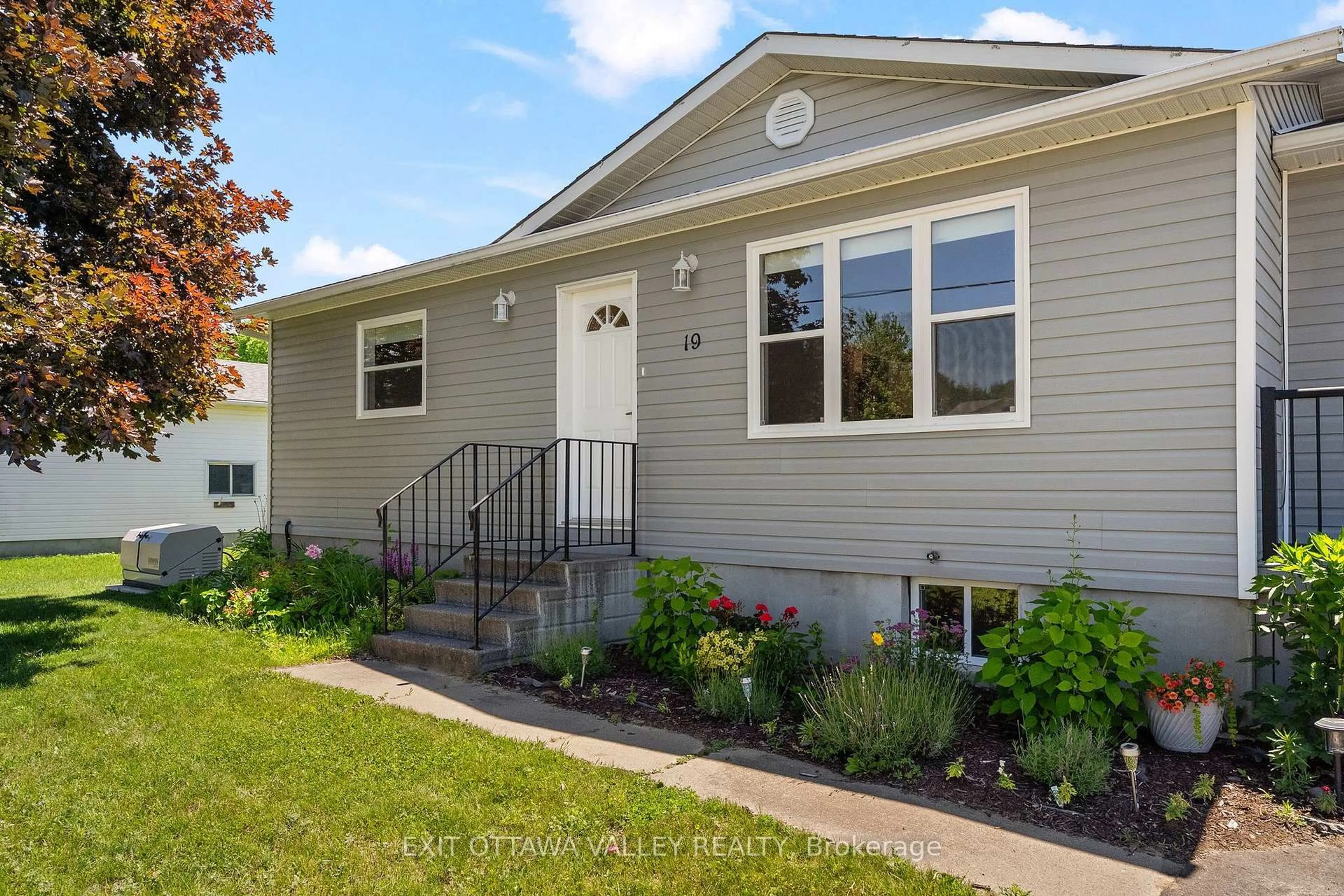 Home with vinyl exterior material, street for 19 Vera Cres, Beachburg Ontario K0J 1C0