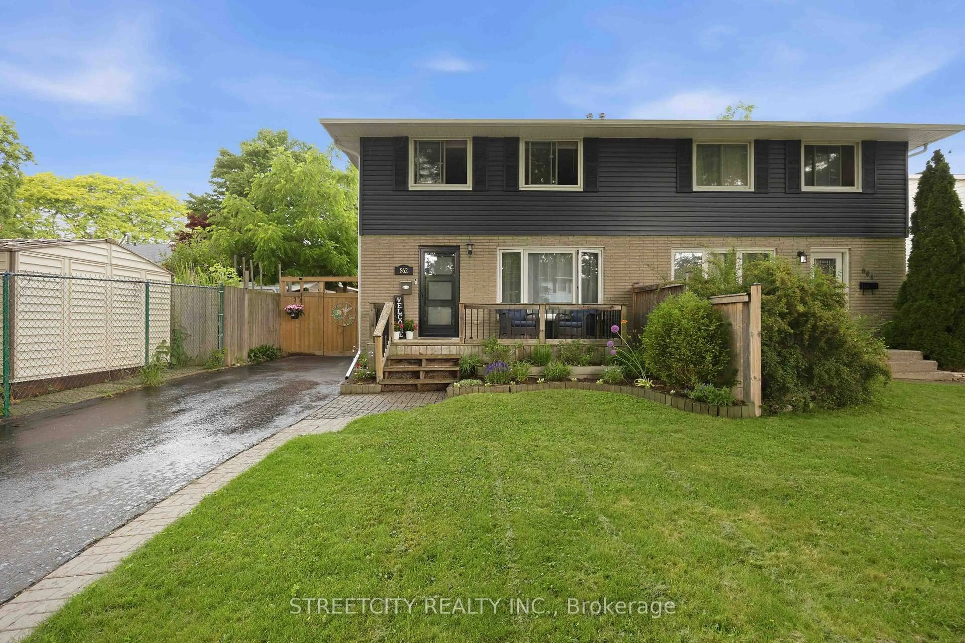 A pic from outside/outdoor area/front of a property/back of a property/a pic from drone, street for 862 Montrose St, Sarnia Ontario N7T 5B7