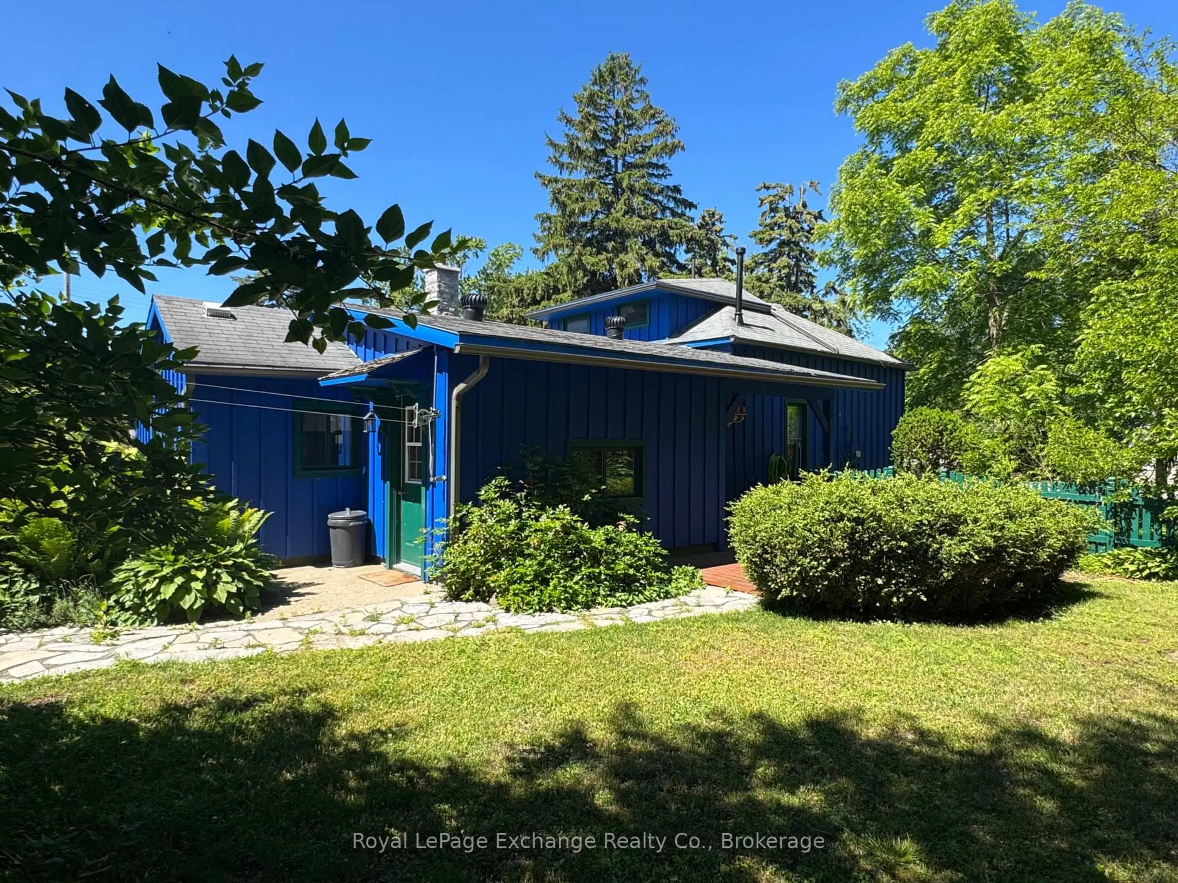 A pic from outside/outdoor area/front of a property/back of a property/a pic from drone, unknown for 251 St. Albert St, Kincardine Ontario N2Z 2J5