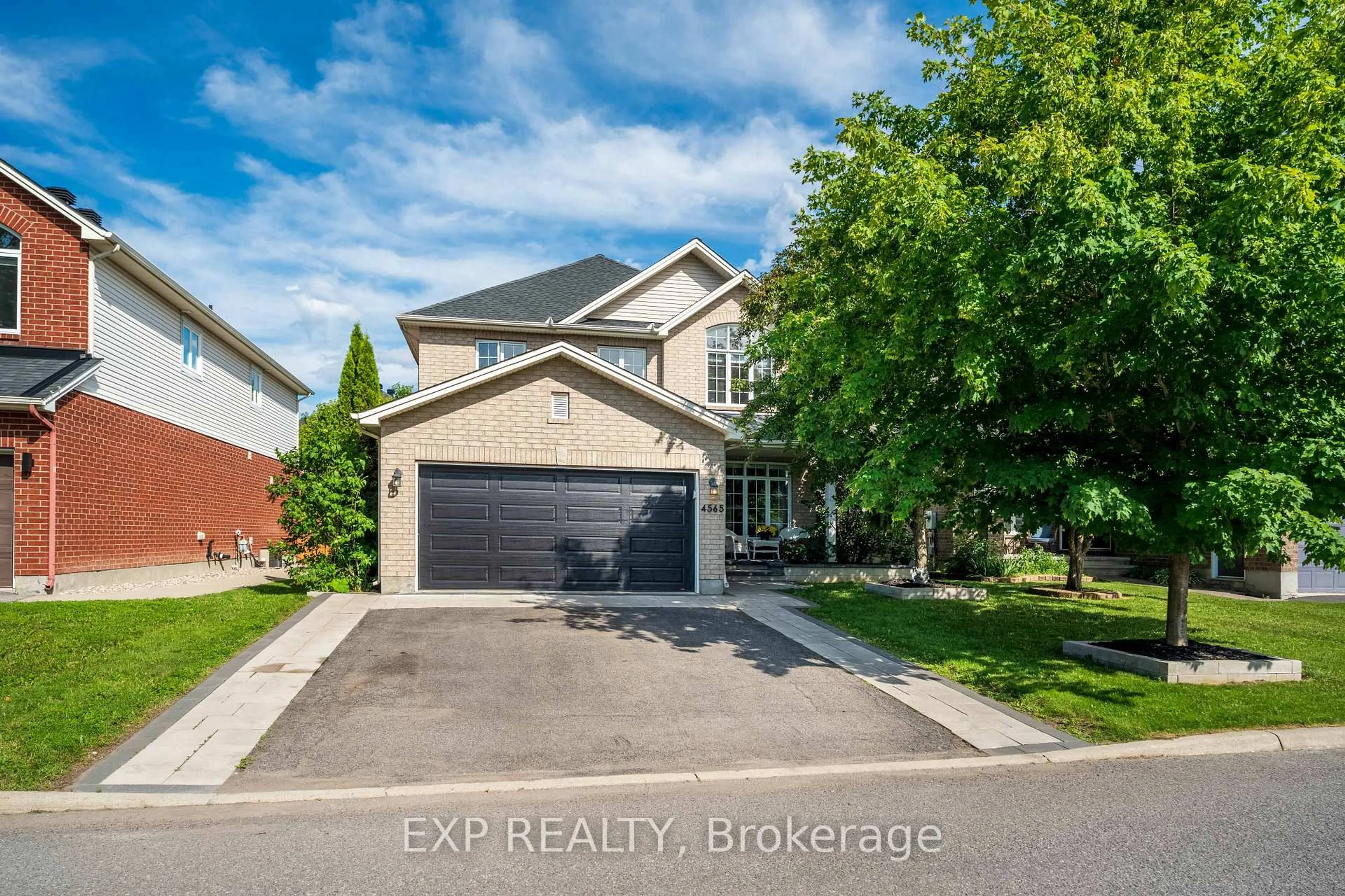 A pic from outside/outdoor area/front of a property/back of a property/a pic from drone, street for 4565 Sugar Maple Dr, Ottawa Ontario K1V 1R7