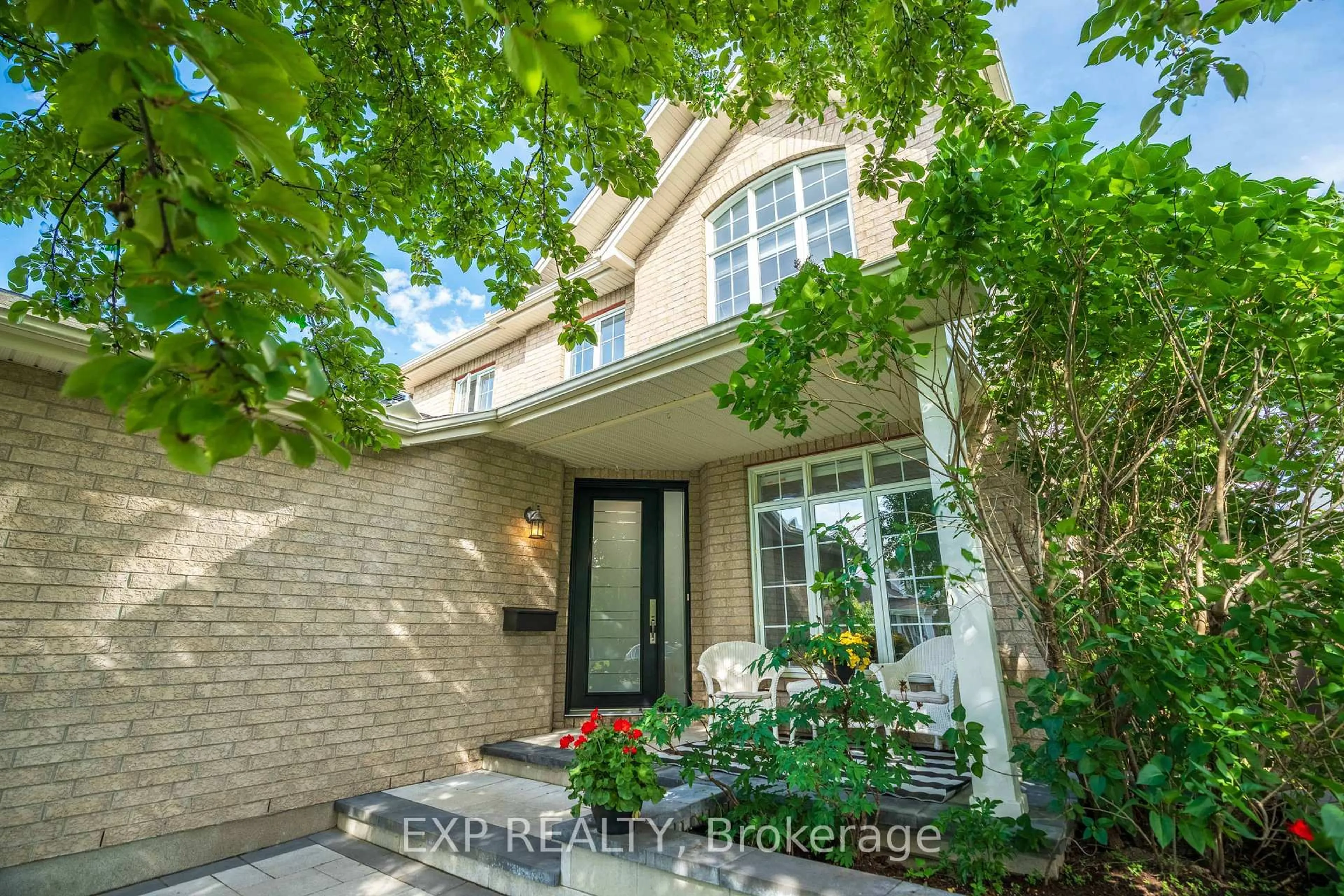 Indoor entryway for 4565 Sugar Maple Dr, Ottawa Ontario K1V 1R7