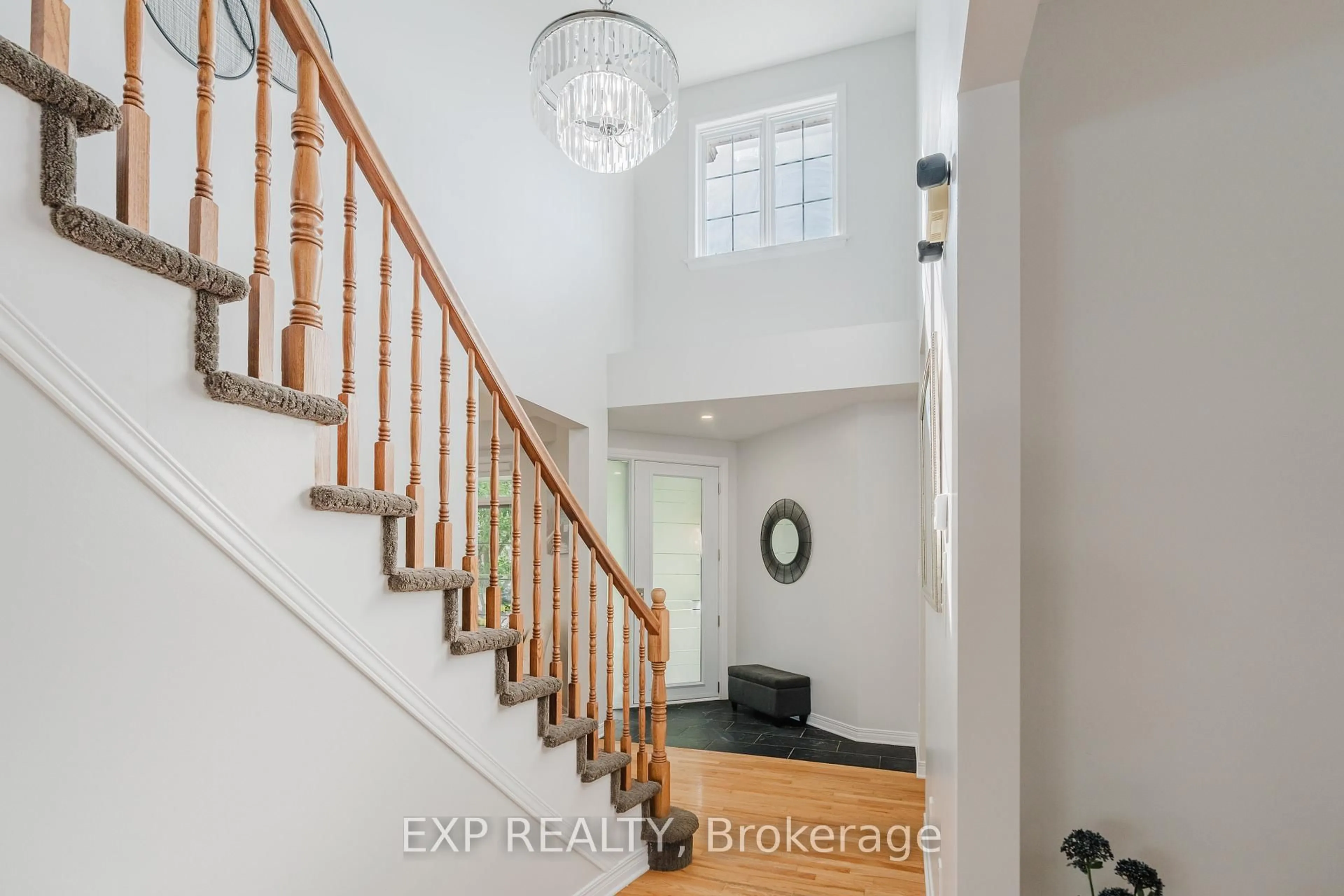 Indoor entryway for 4565 Sugar Maple Dr, Ottawa Ontario K1V 1R7