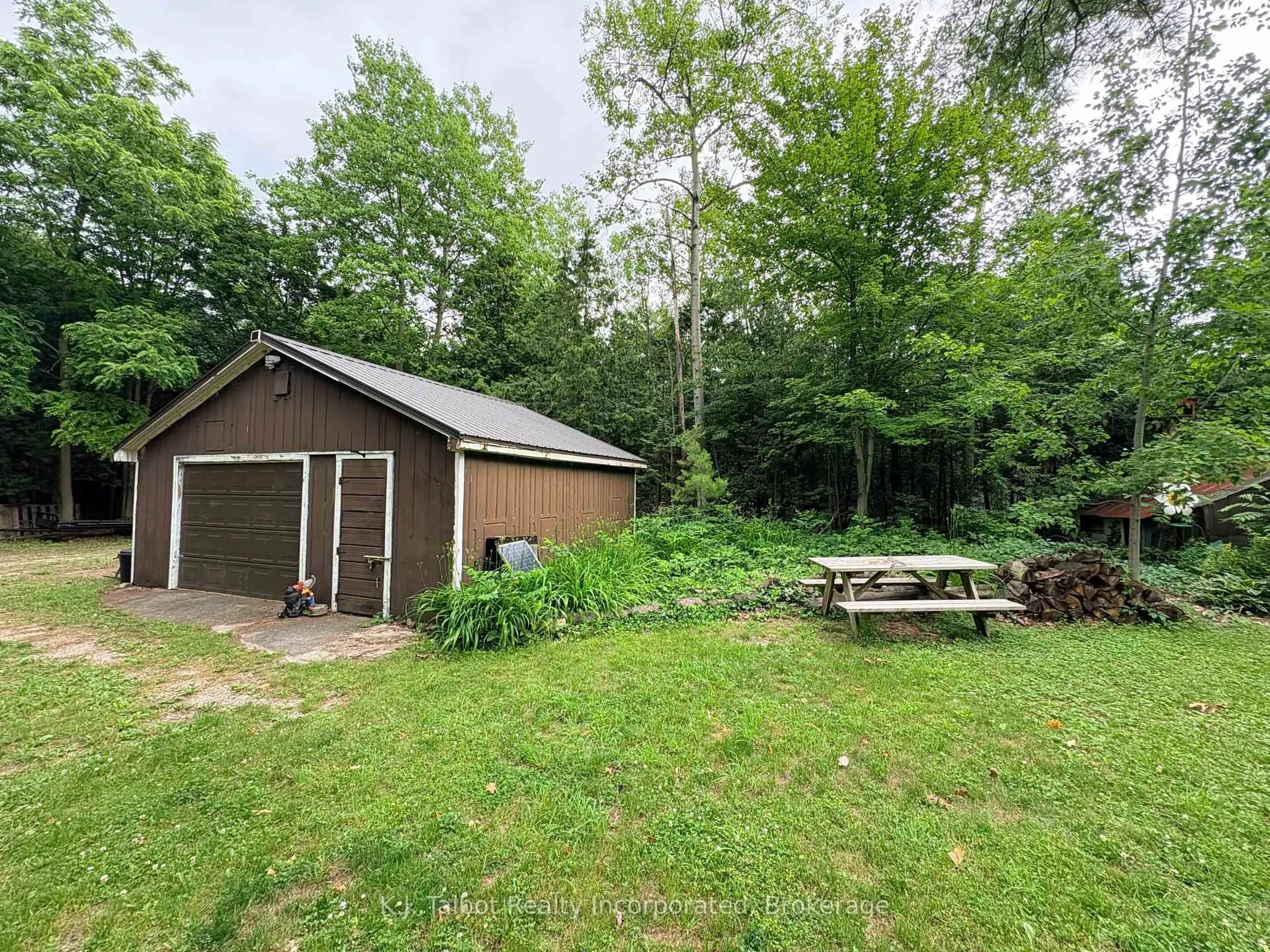 Shed for 81001 Falls Rd, Central Huron Ontario N7A 3X8