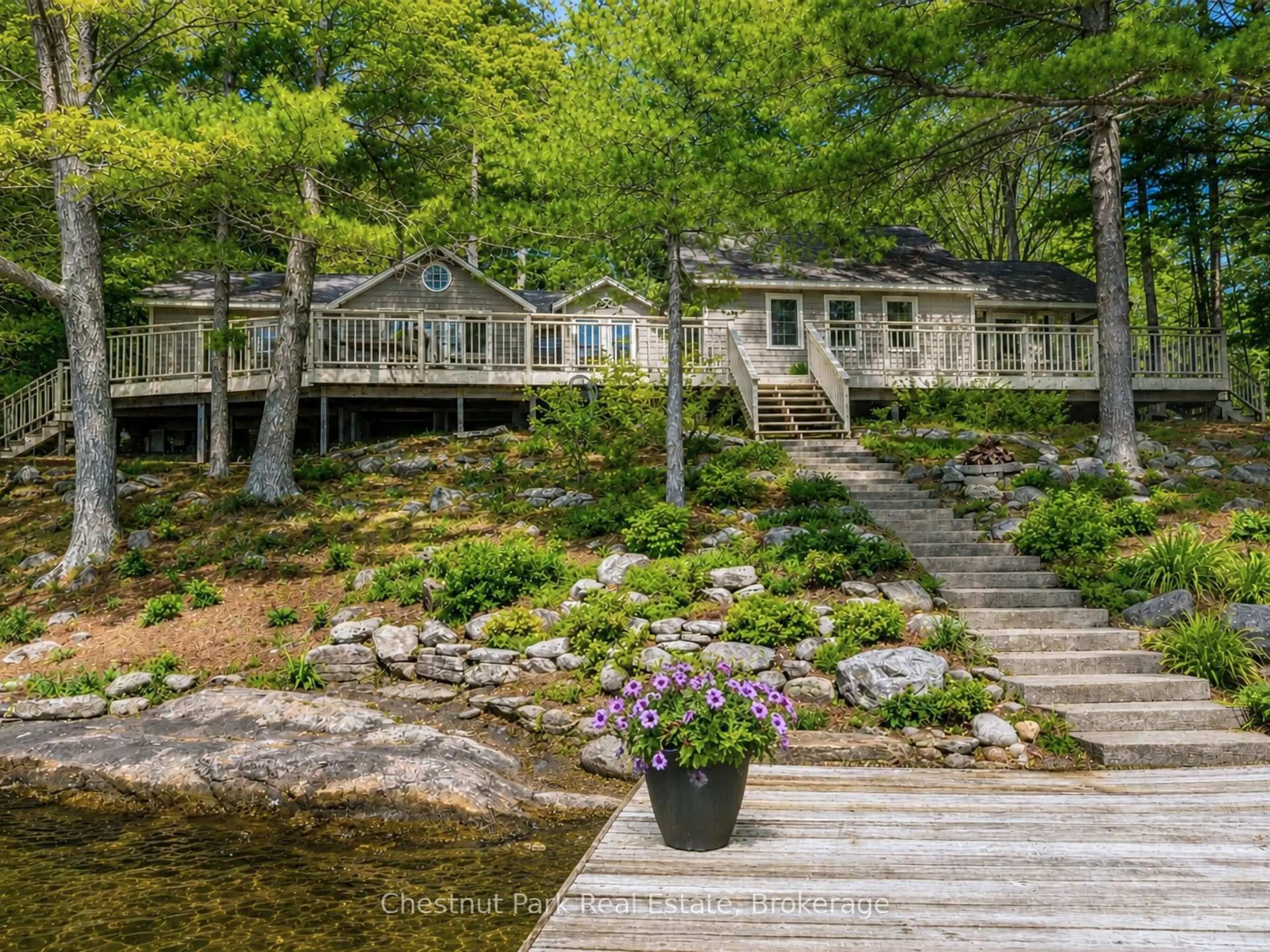 Patio, water/lake/river/ocean view for 51 Taylor Island, Gravenhurst Ontario P1P 1R2
