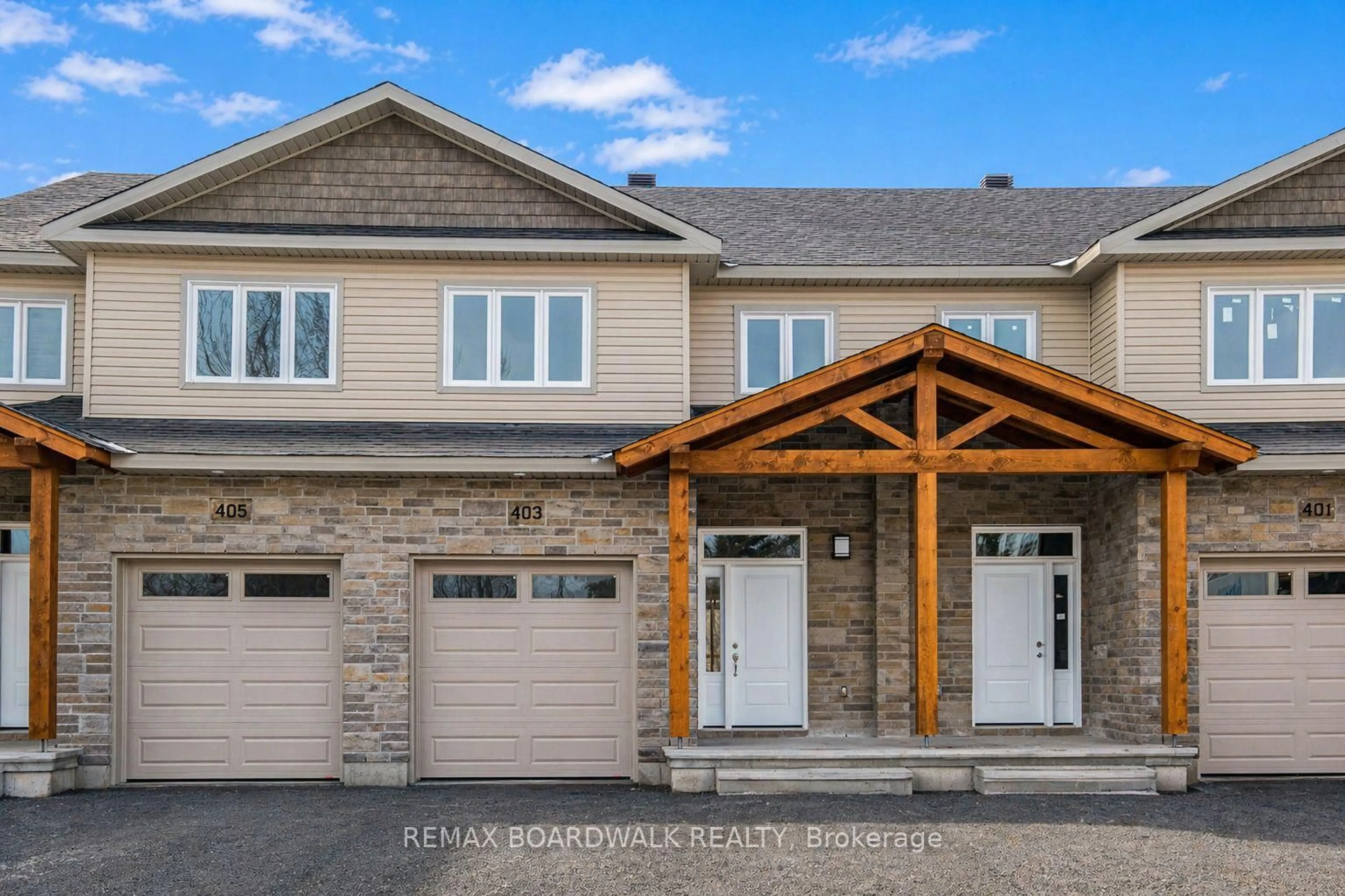 Home with vinyl exterior material, unknown for 343 Voyageur Pl, Russell Ontario K0A 1W0
