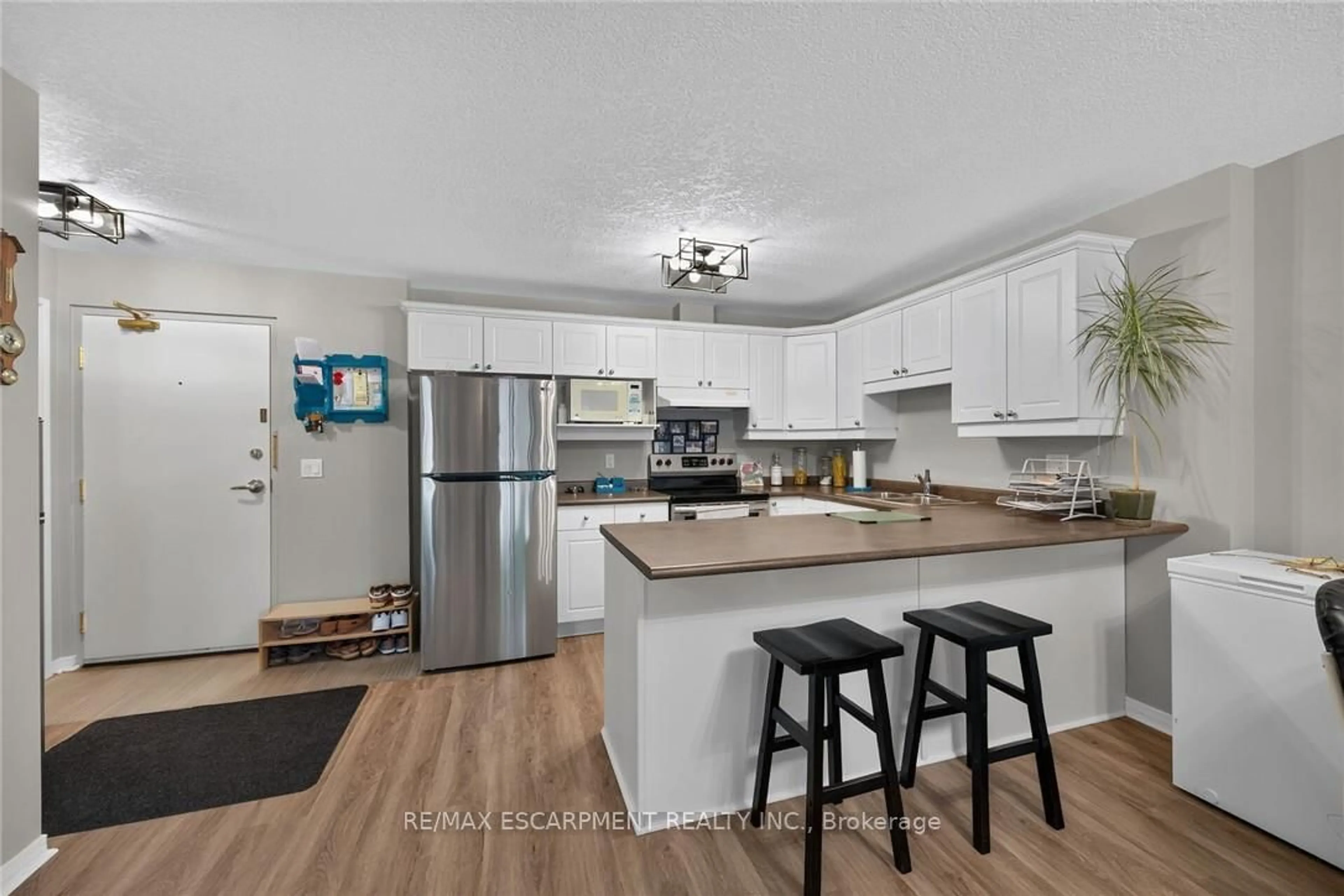 Open concept kitchen, unknown for 12 St Andrew St #103, Norfolk Ontario N0A 1N1