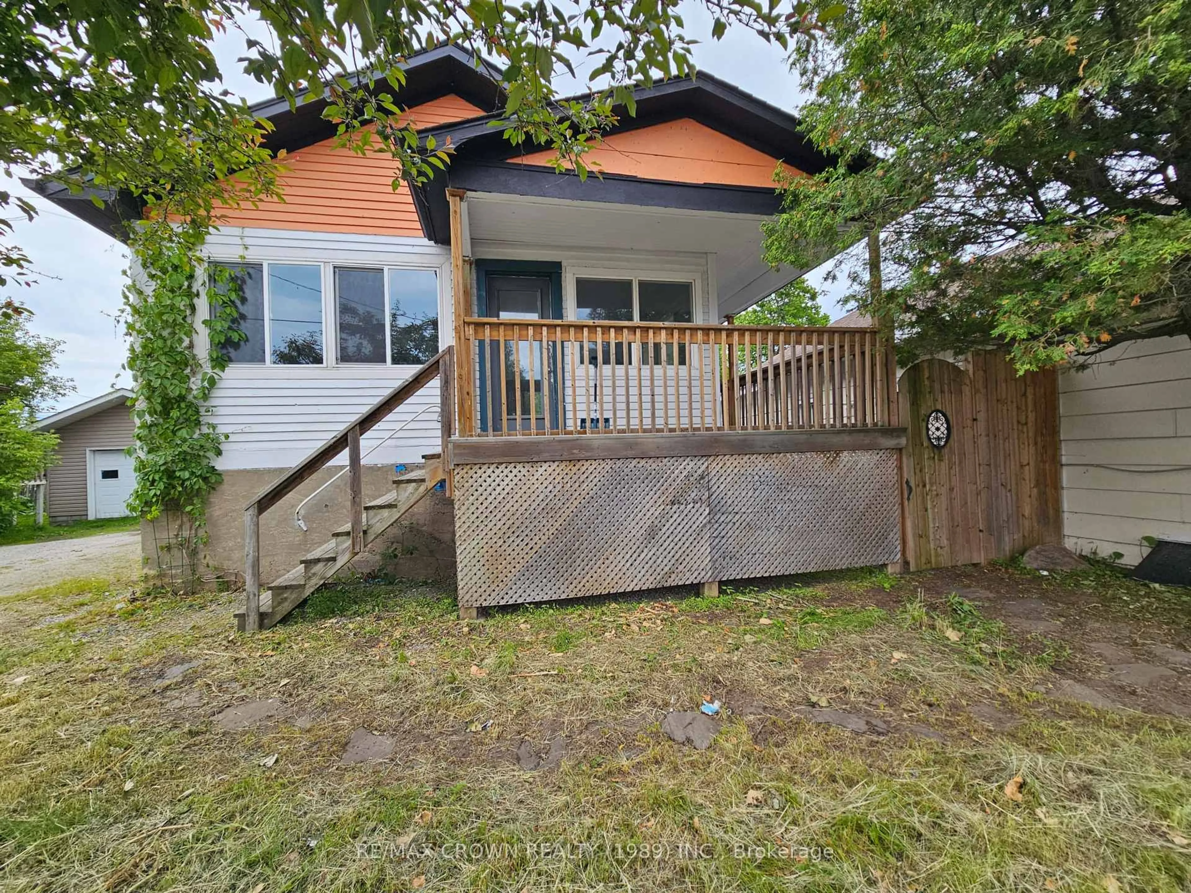 A pic from outside/outdoor area/front of a property/back of a property/a pic from drone, street for 28 Lakeshore Dr, North Bay Ontario P1A 2A2