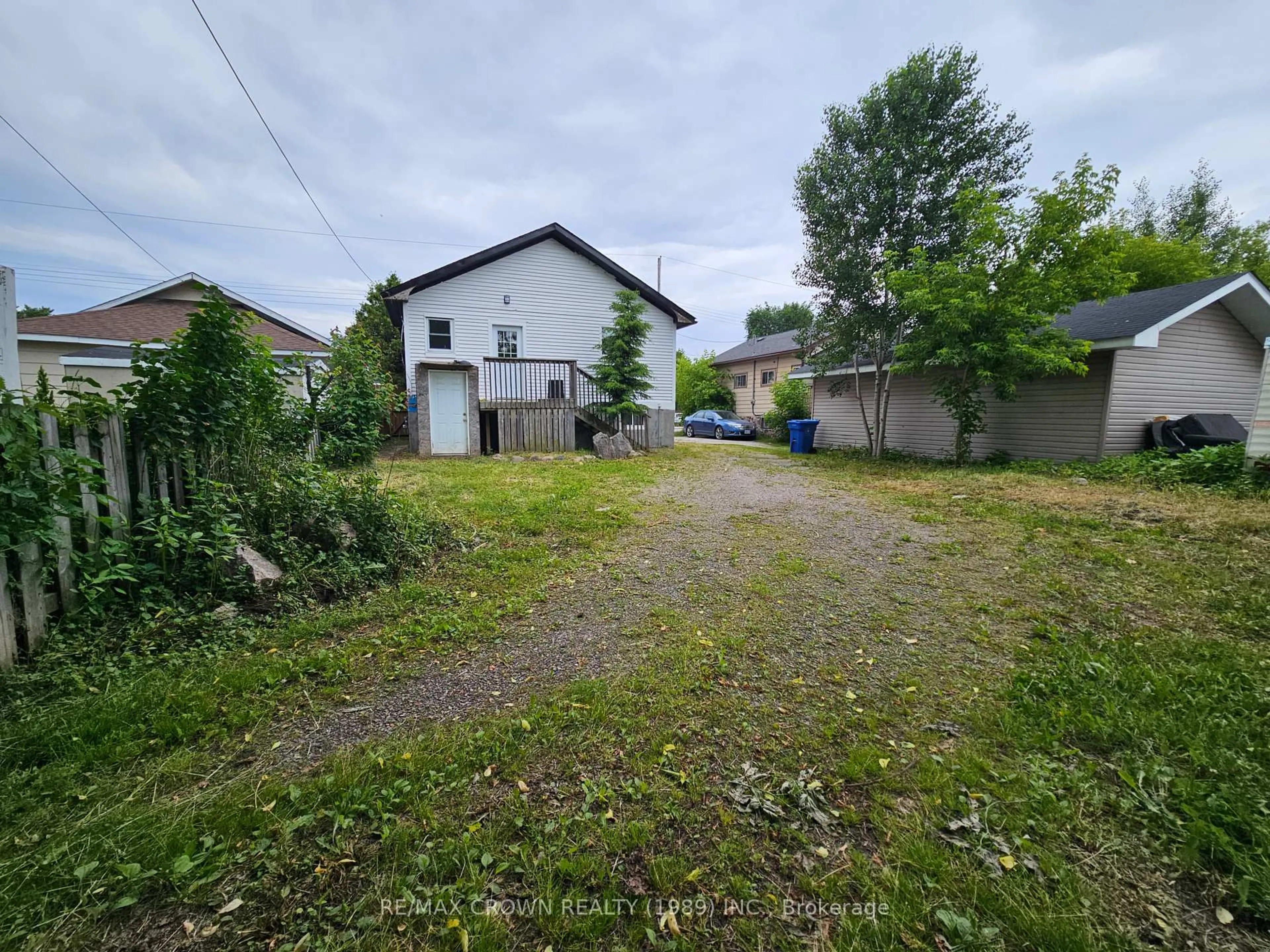 A pic from outside/outdoor area/front of a property/back of a property/a pic from drone, street for 28 Lakeshore Dr, North Bay Ontario P1A 2A2