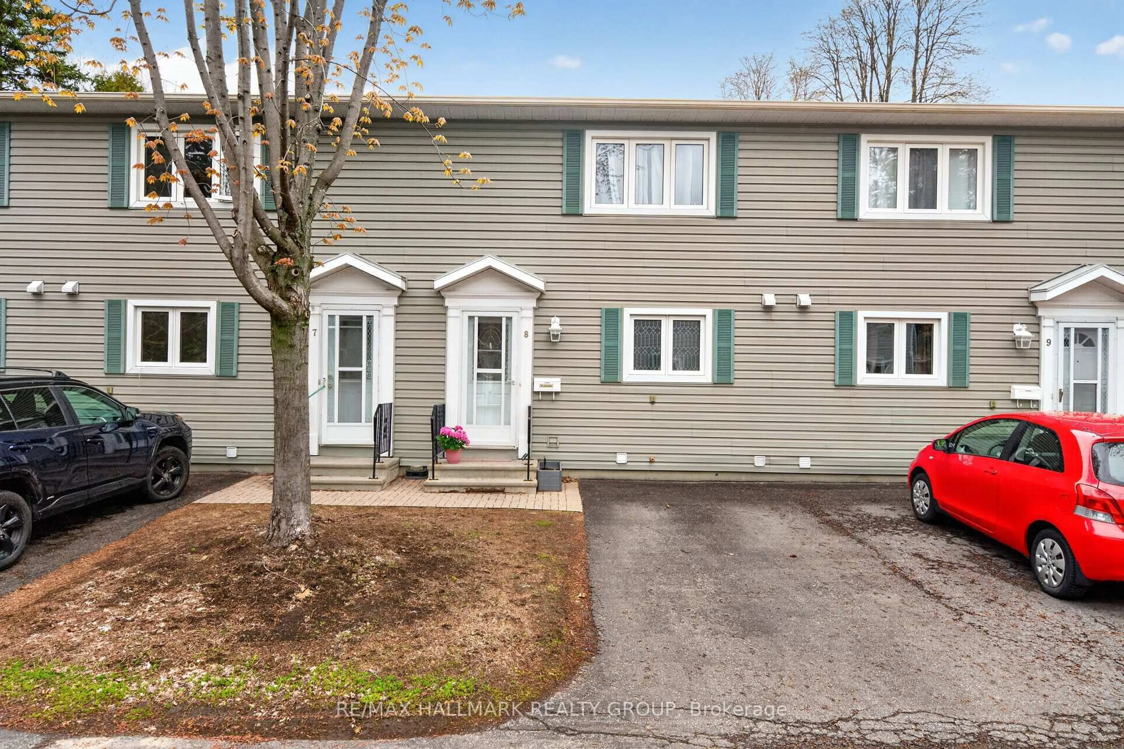 Home with vinyl exterior material, street for 740 Morin St #8, Ottawa Ontario K1K 3G9