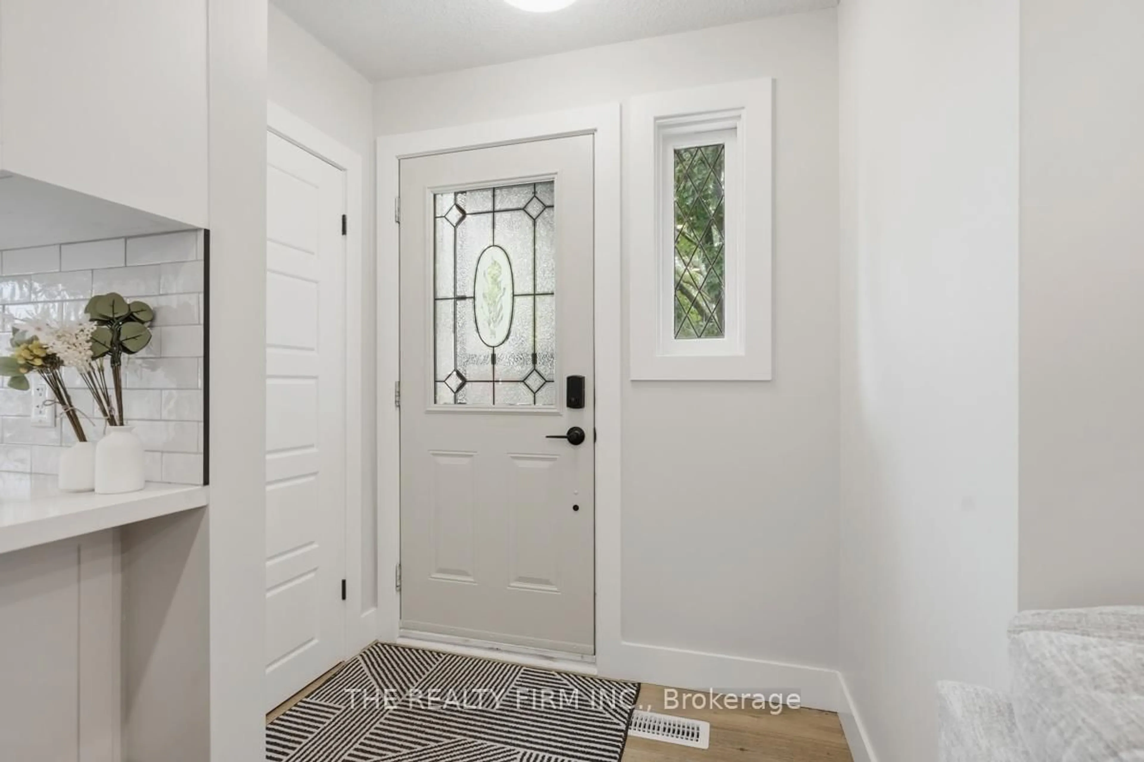 Indoor entryway for 85 Stevenson Ave, London East Ontario N5W 1Y6