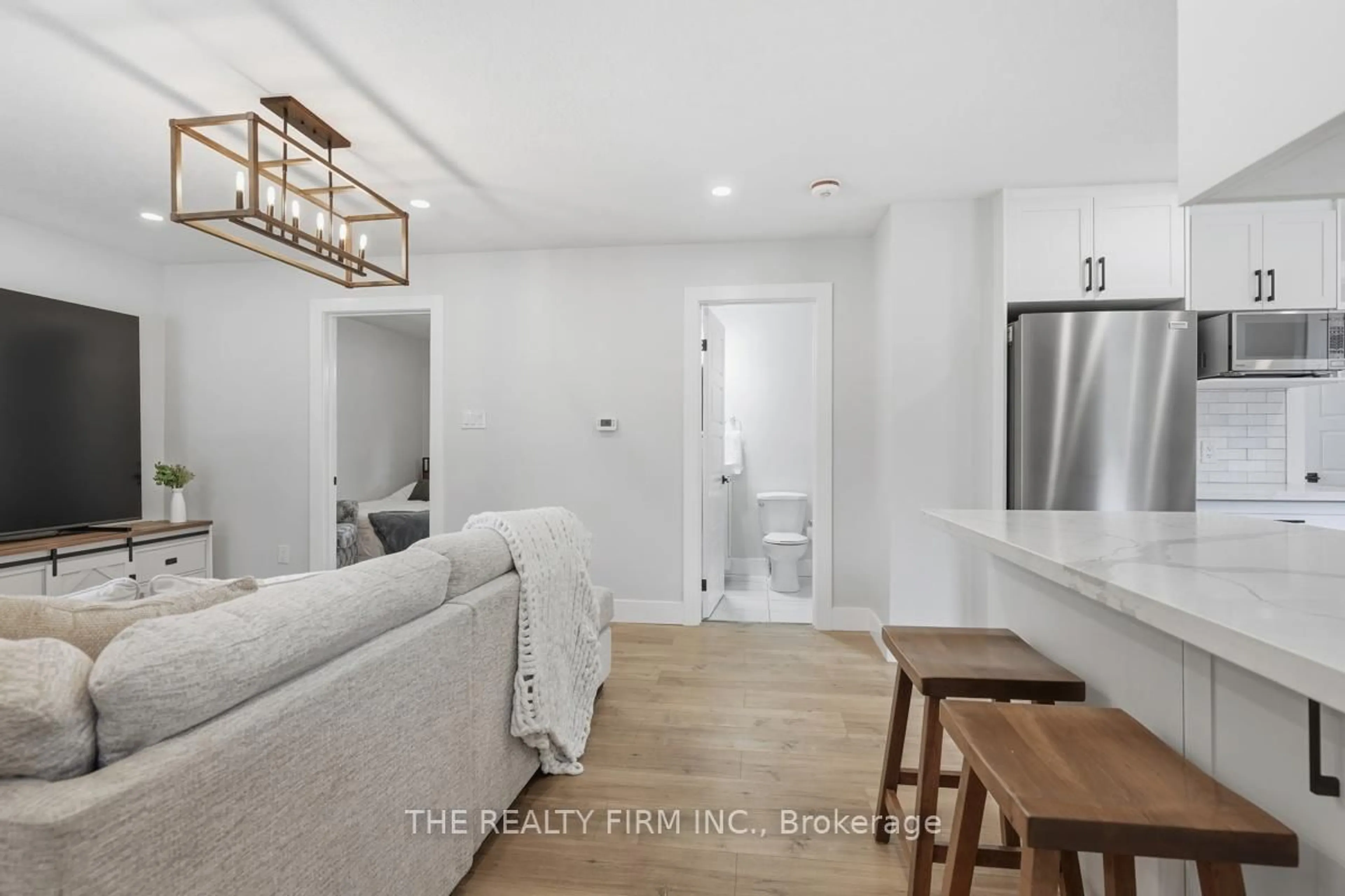 Indoor entryway for 85 Stevenson Ave, London East Ontario N5W 1Y6