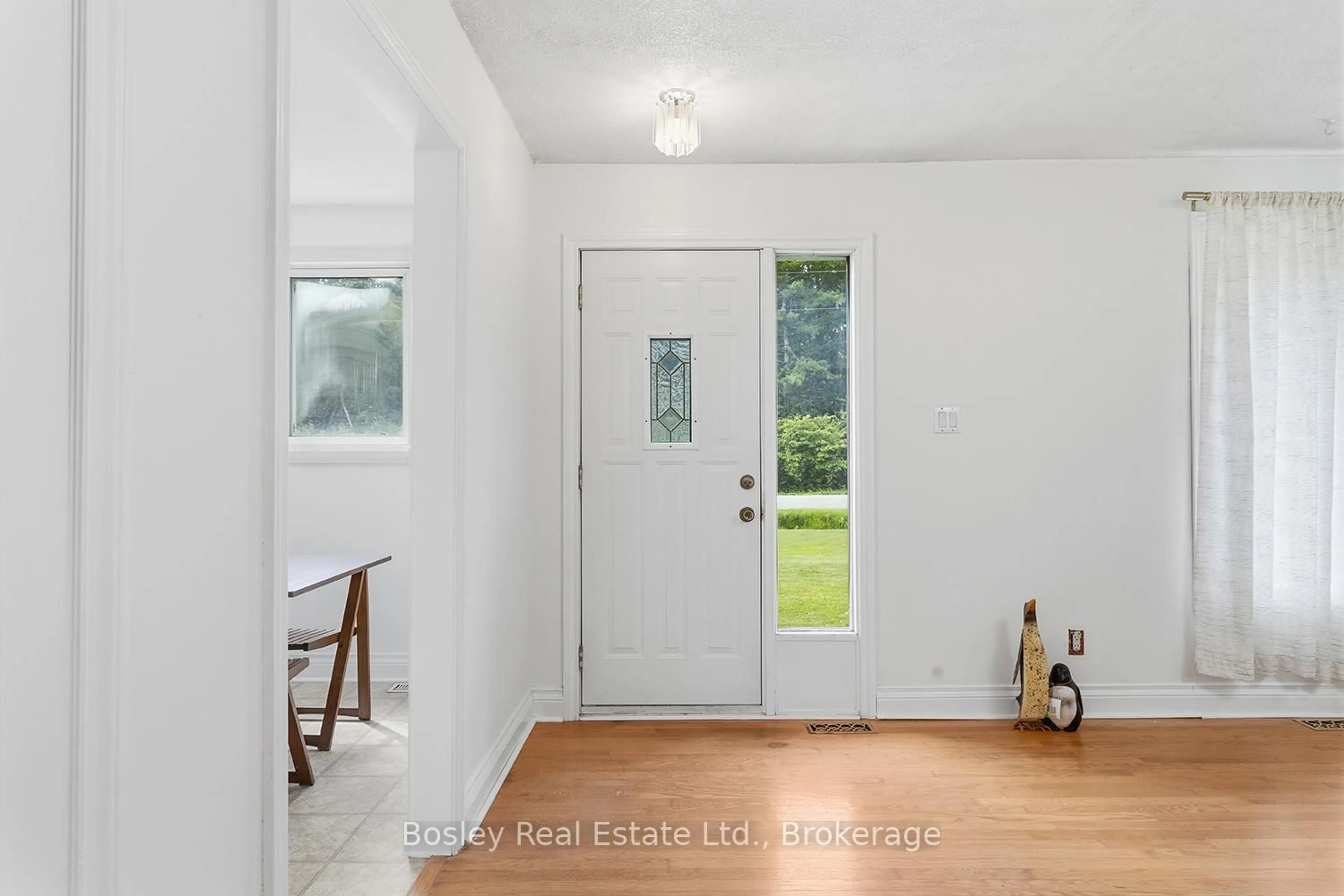 Indoor entryway for 4598 Marsh Rd, Port Hope Ontario L1A 3V7