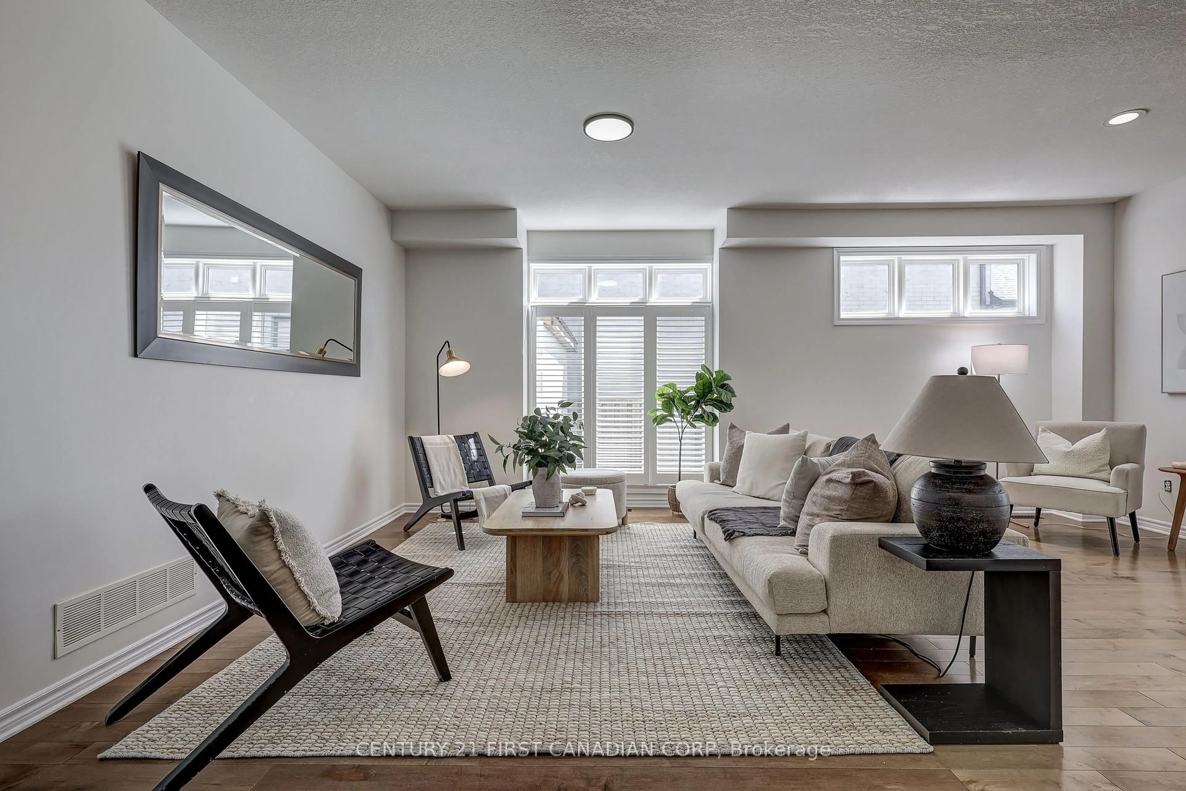 Living room with furniture, unknown for 1336 BIRCHWOOD Dr, London South Ontario N6K 4Y5