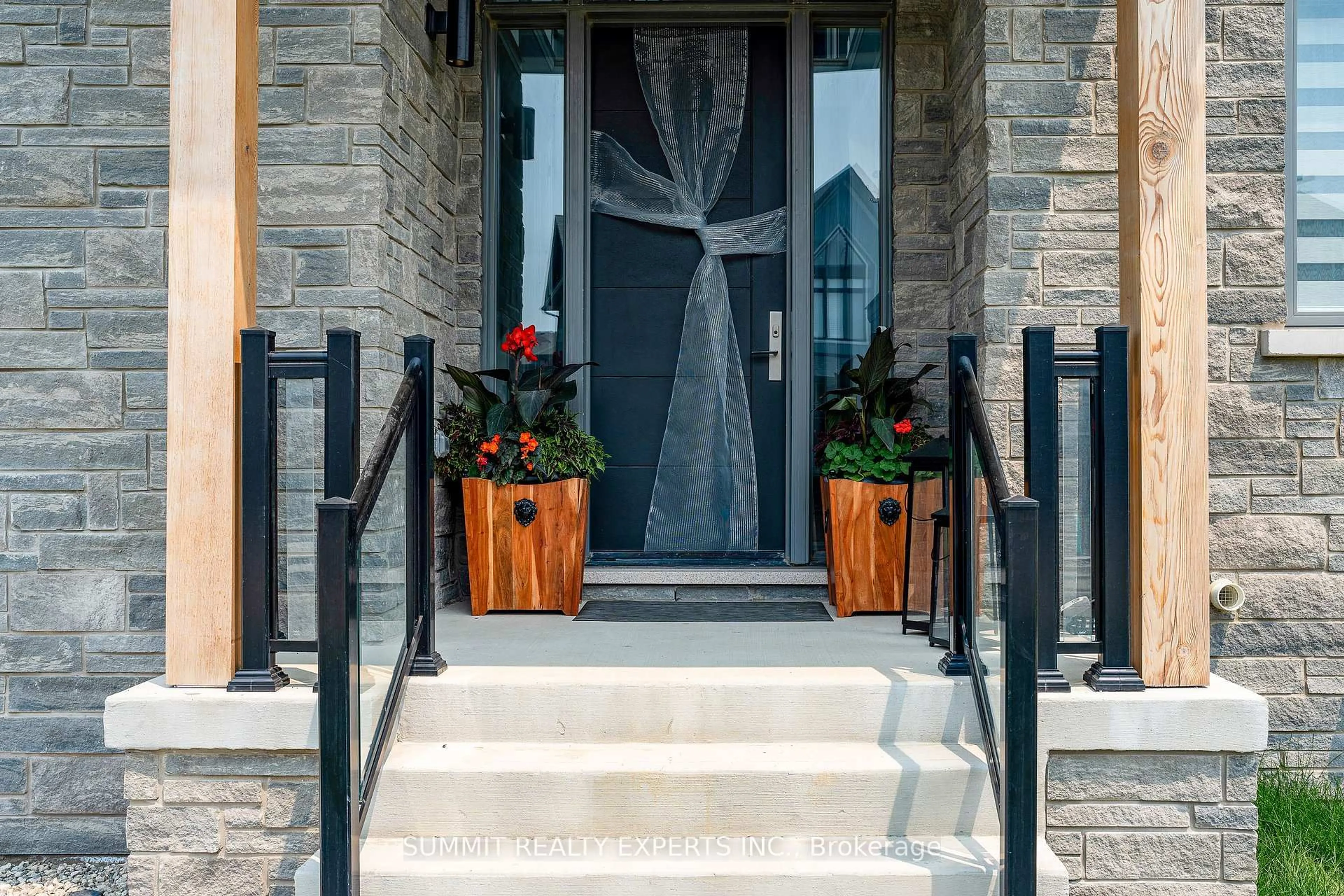 Indoor entryway for 141 Springside Cres, Blue Mountains Ontario L9Y 0V1