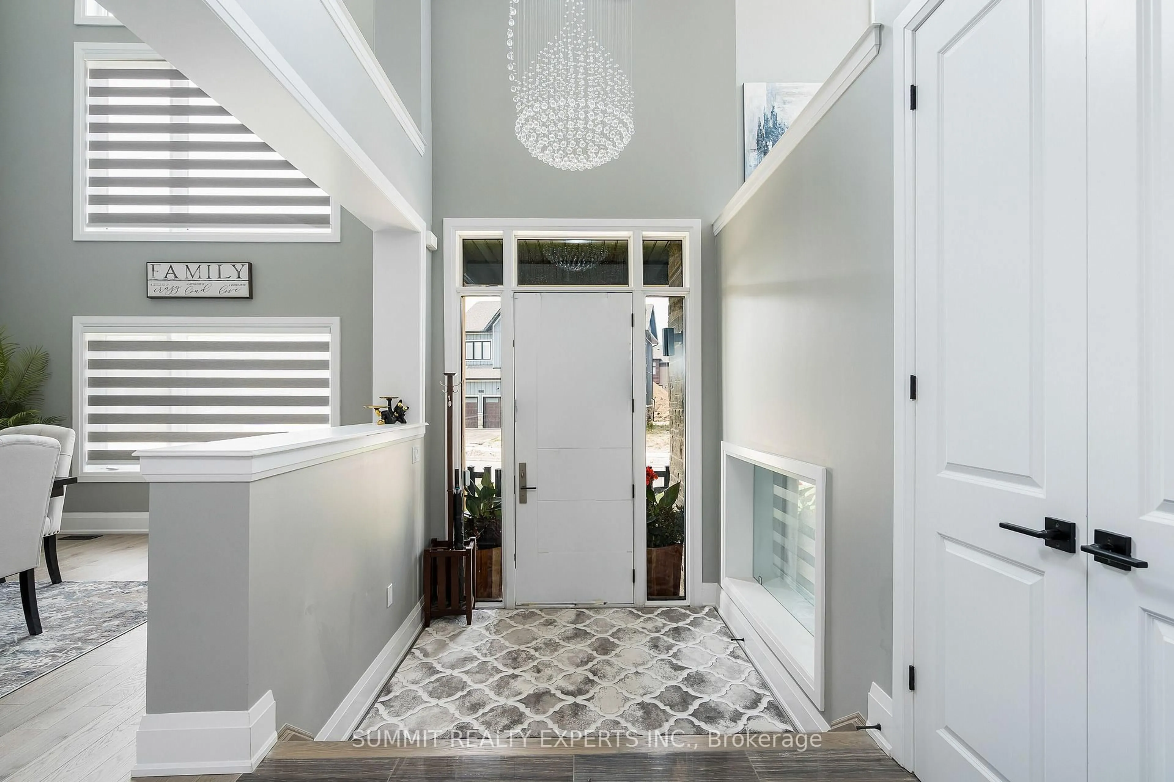 Indoor entryway for 141 Springside Cres, Blue Mountains Ontario L9Y 0V1