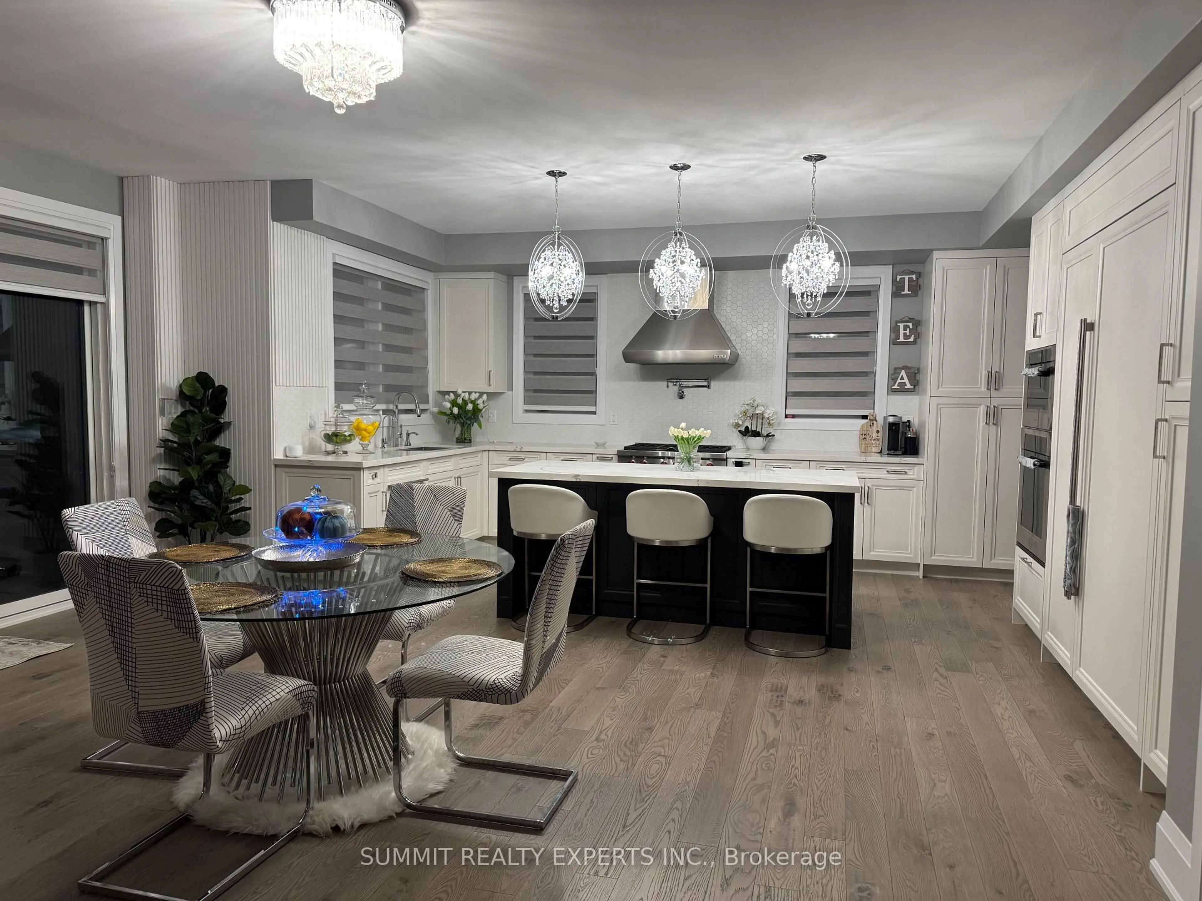 Open concept kitchen, unknown for 141 Springside Cres, Blue Mountains Ontario L9Y 0V1