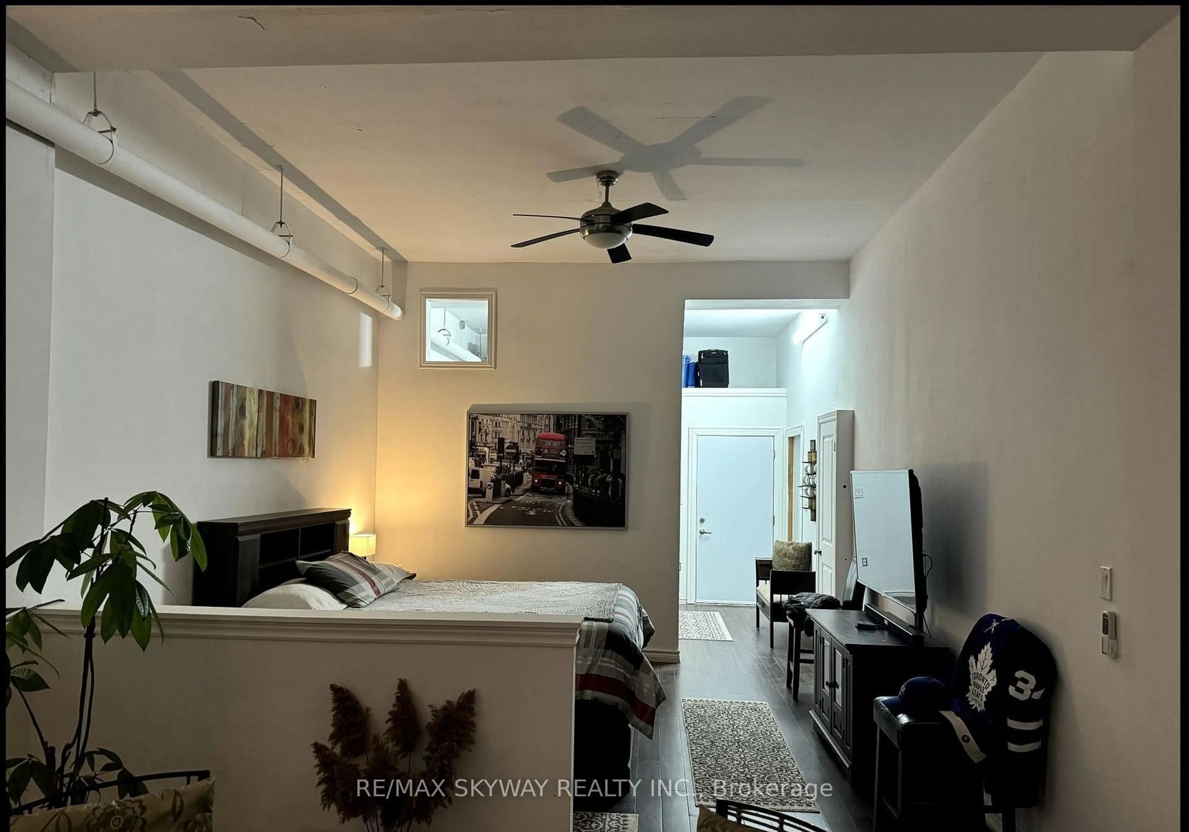 A pic of a room for 108 Duncan St, Welland Ontario L3B 2E2