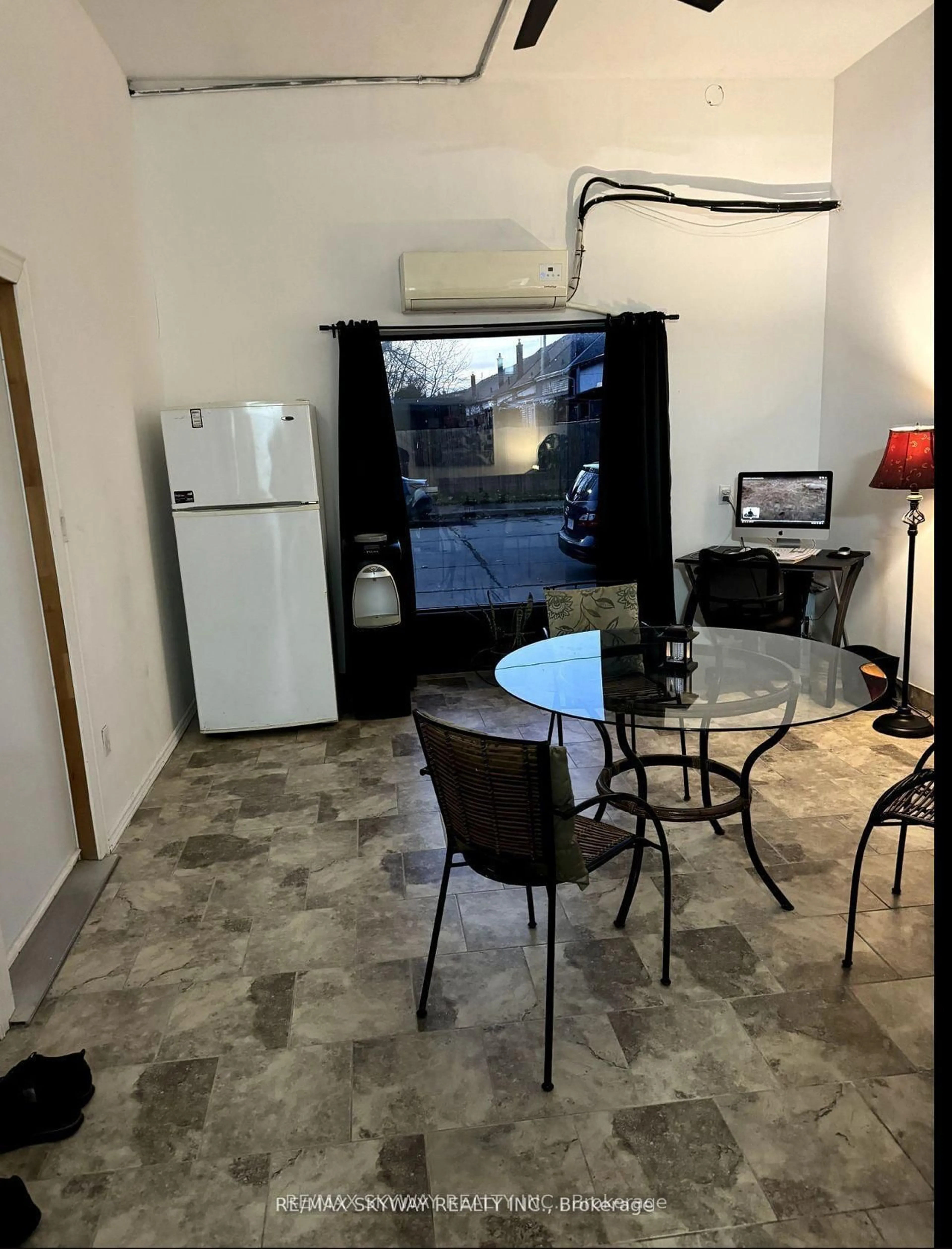 A pic of a room for 108 Duncan St, Welland Ontario L3B 2E2