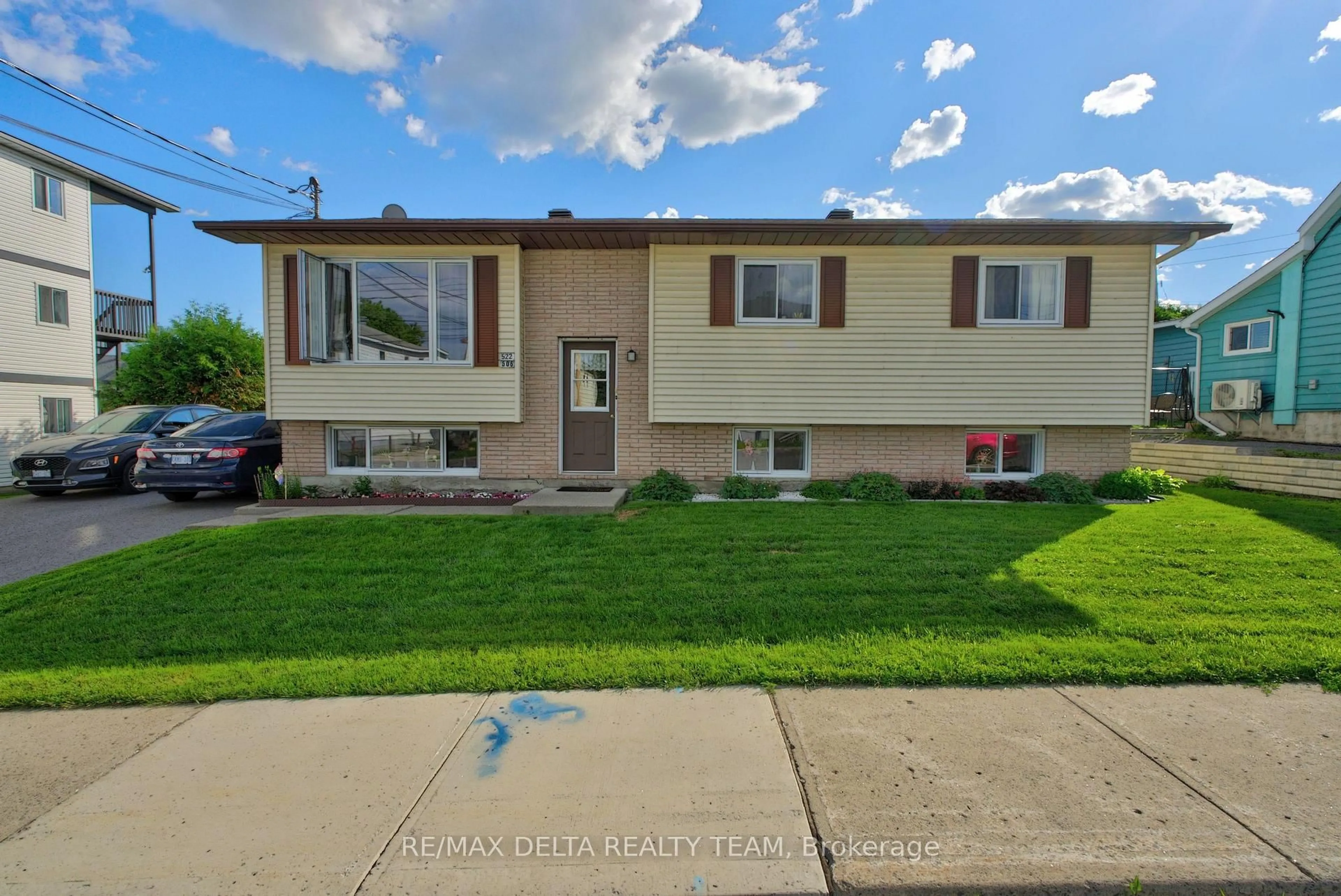Home with vinyl exterior material, street for 522 St Louis St, Clarence-Rockland Ontario K4K 1B1